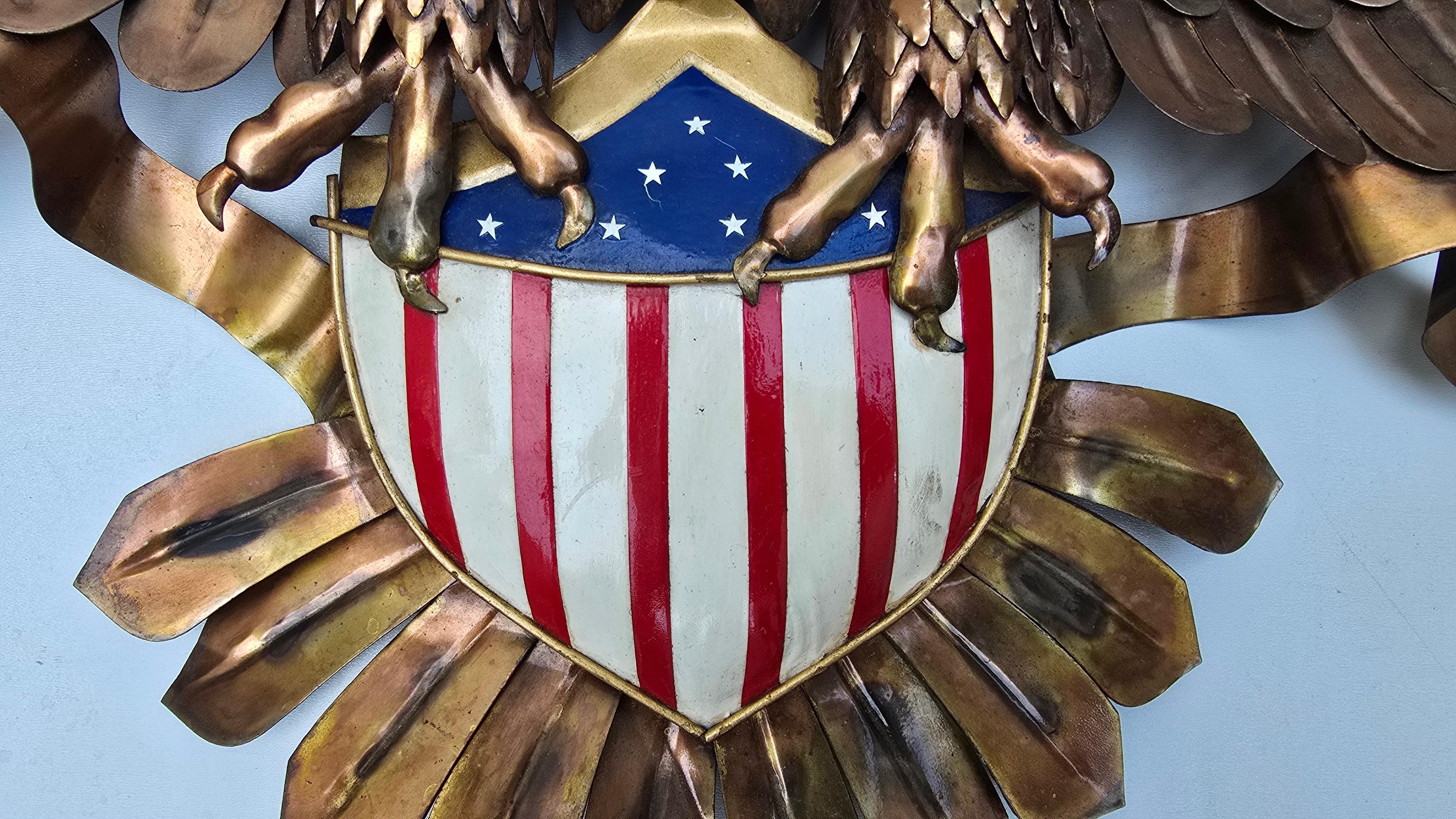 Cuivre Aigle américain monumental en cuivre fait à la main avec le grand sceau, milieu du 20e siècle en vente