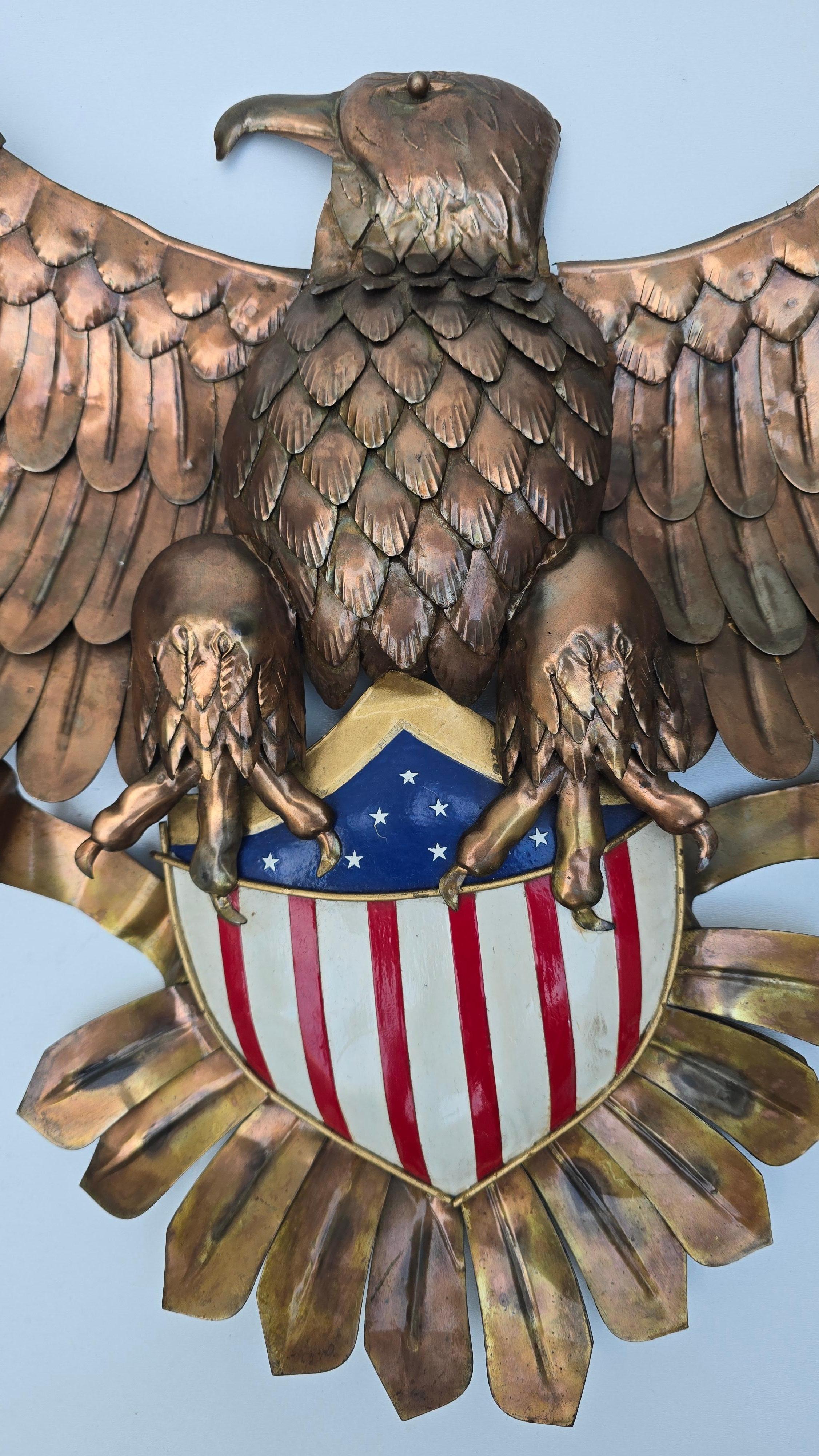 Aigle américain monumental en cuivre fait à la main avec le grand sceau, milieu du 20e siècle en vente 1