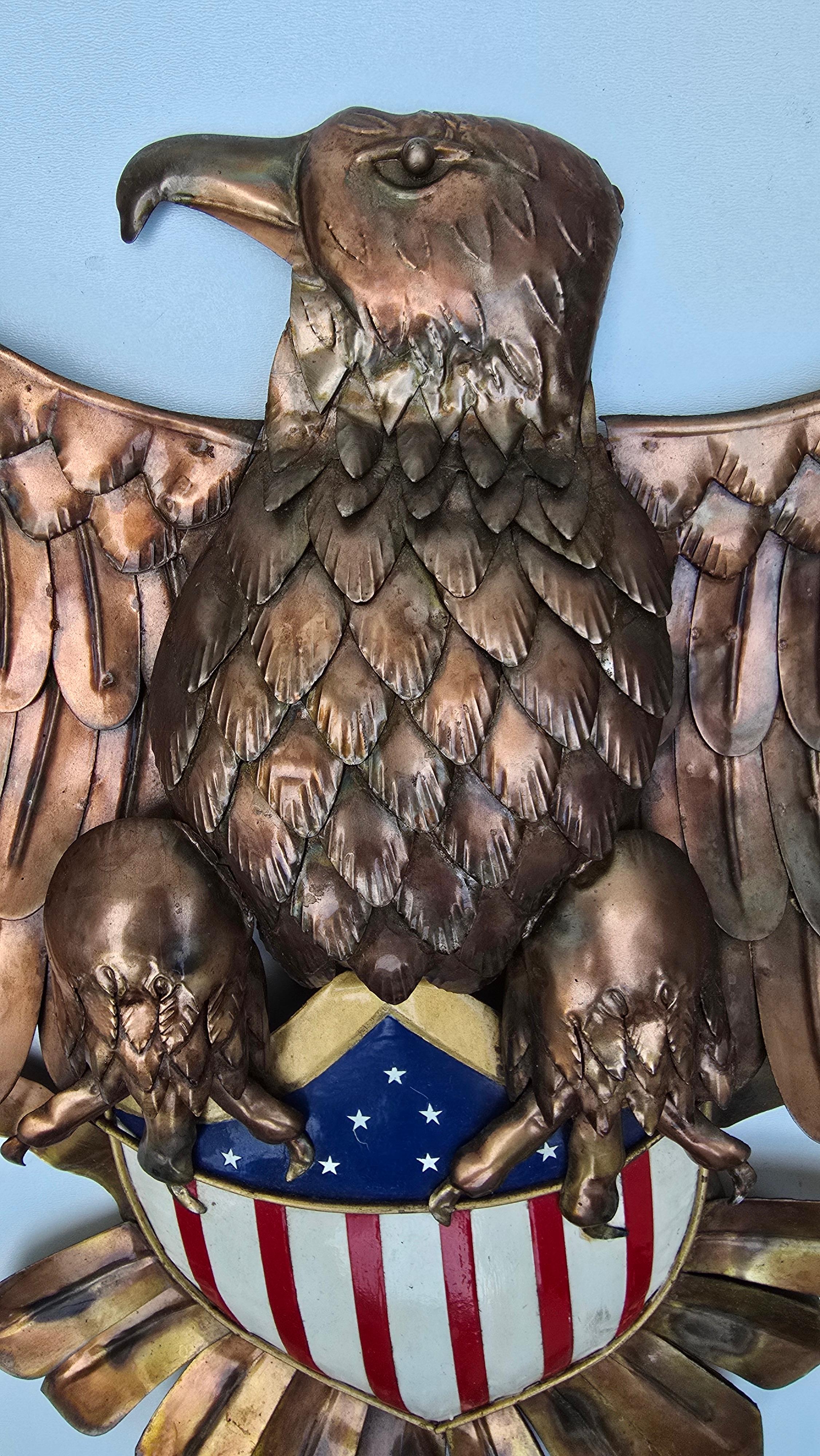 Aigle américain monumental en cuivre fait à la main avec le grand sceau, milieu du 20e siècle en vente 2