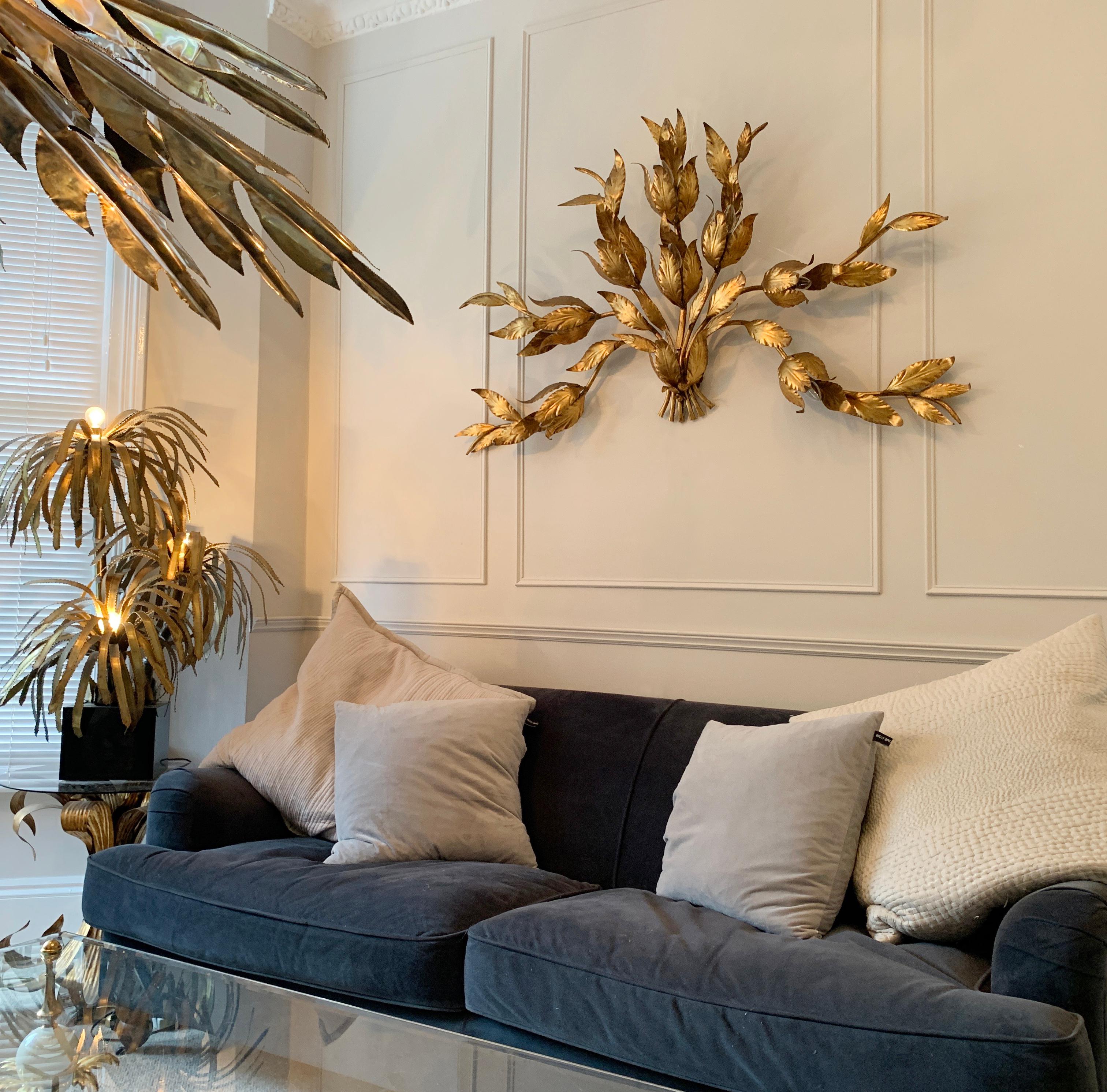 Monumental Hans Kogl leaf wall sconce, 1970S
Hans Kogl, Germany
This very large and beautiful leaf sconce is a real statement piece

There are 7 handcrafted curved gilt stems decorated fully with gilt leaves
Measures: 140 cm width, 80 cm height, 20