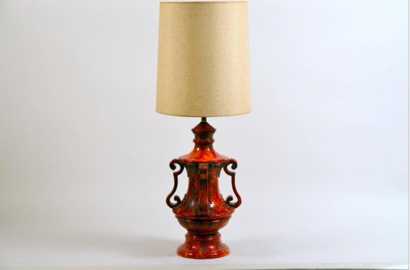Monumentale Hollywood-Regency-Keramiklampe aus glasierter Keramik (Messing) im Angebot