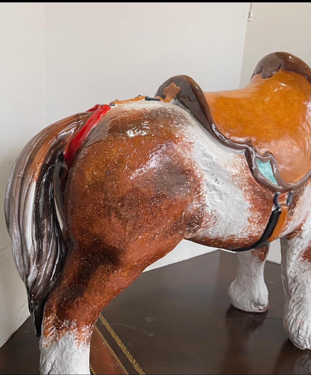 Monumentale Hollywood Regency Italienisch Terrakotta Pferd Figur - 38 Zoll im Angebot 2