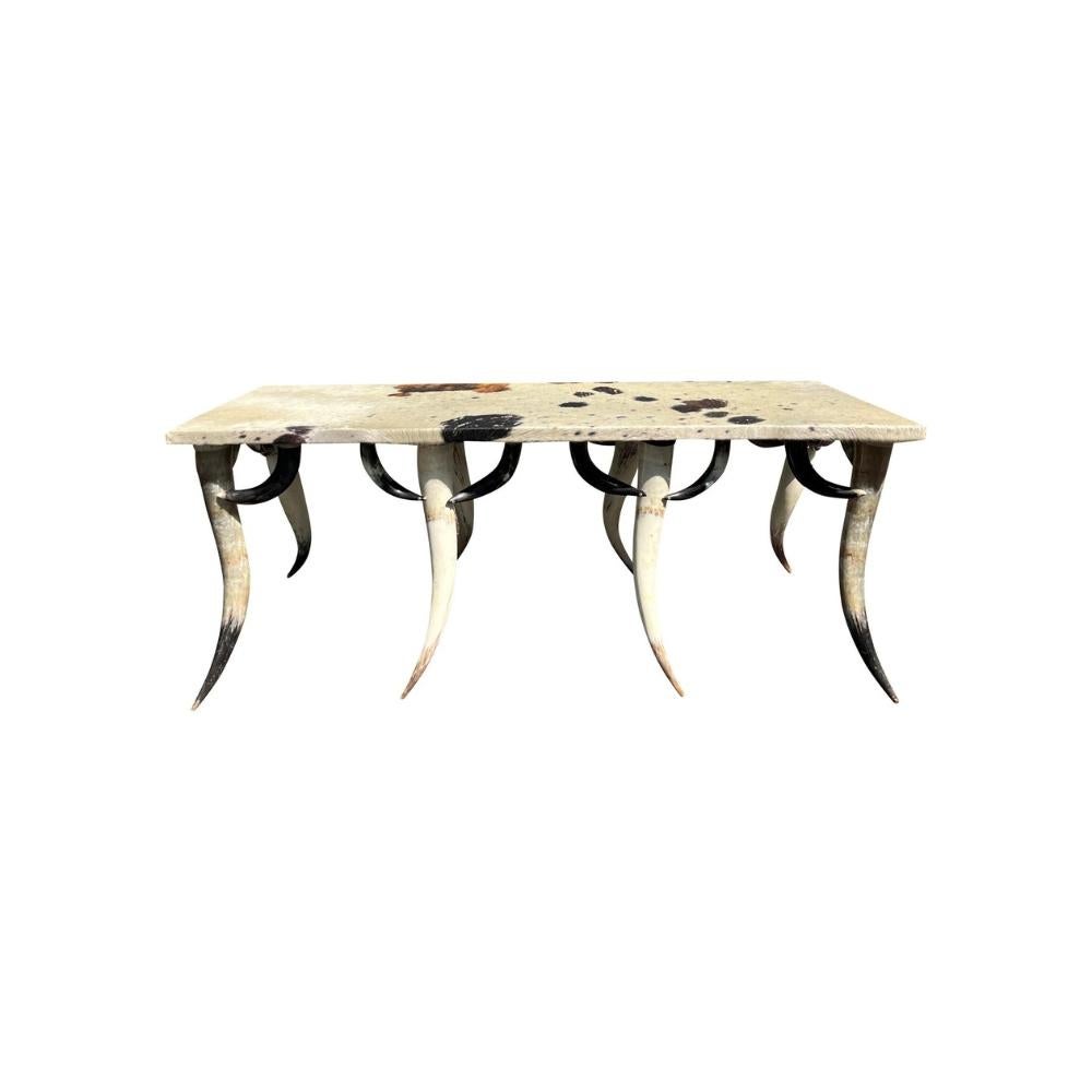 Fin du 20e siècle Table de salle à manger monumentale en corne et peau de vache dans le style Farmhouse Country Western en vente
