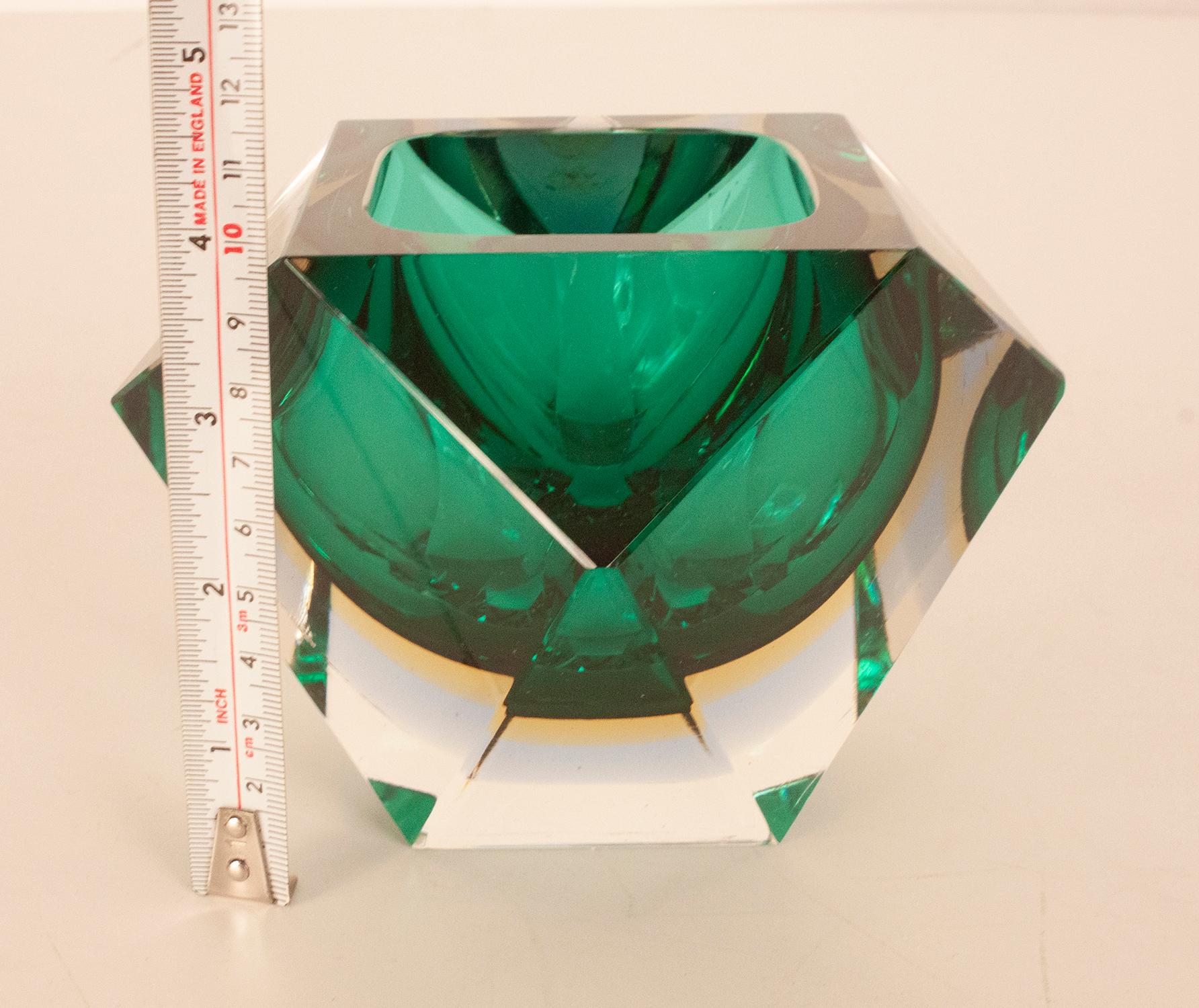 Monumental Huge Italian Diamond Cut Faceted Murano Glass Bowl, Flavio Poli In Excellent Condition For Sale In Barcelona, Cataluna