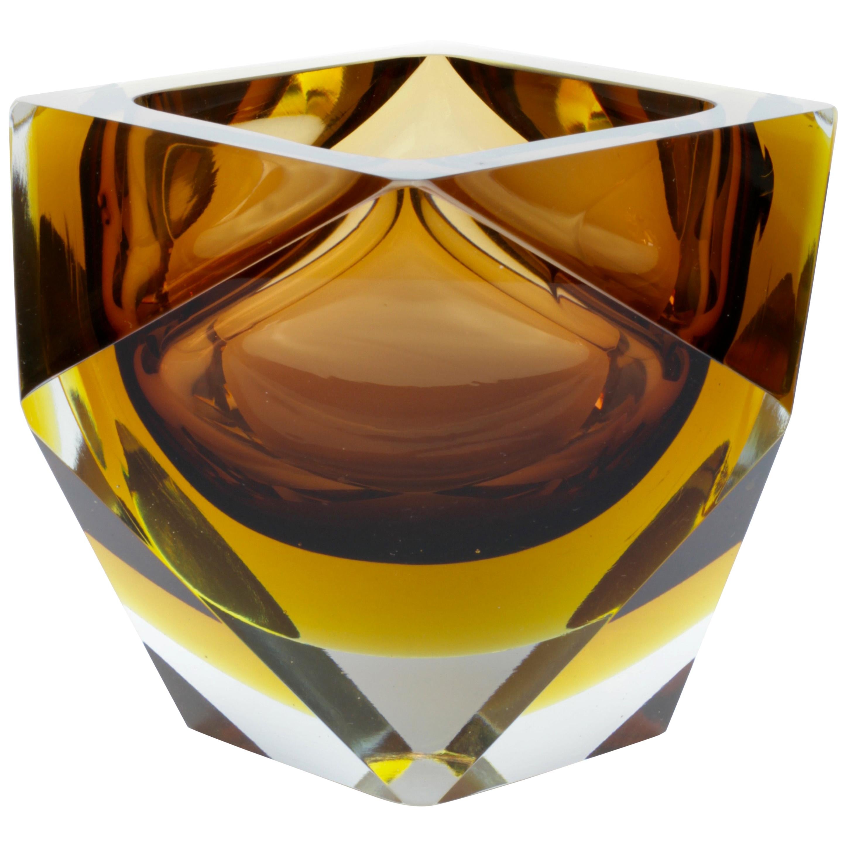 Monumental bol italien en verre de Murano facetté de taille diamantée