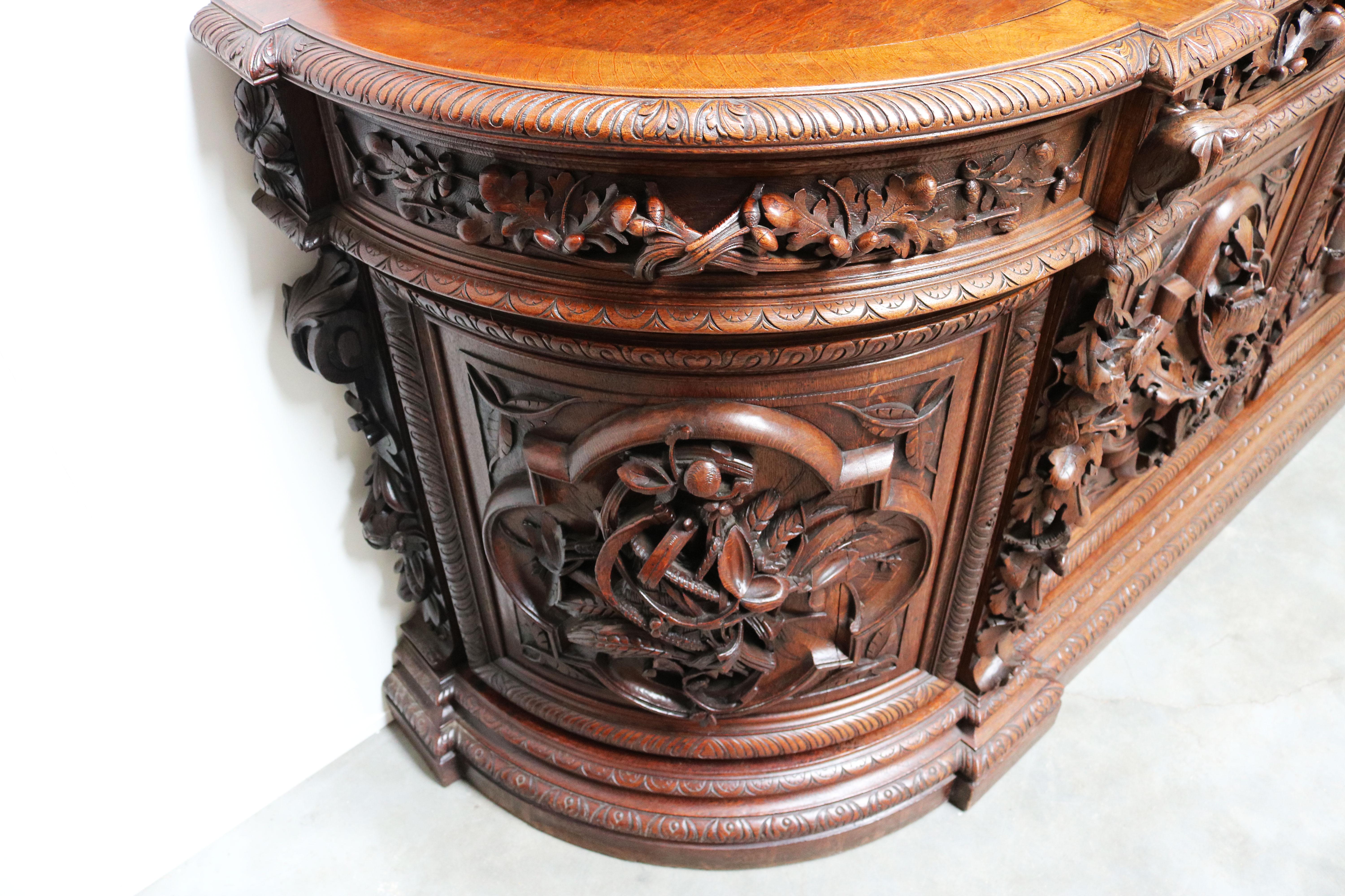 Monumental Hunt Cabinet 19th century carved oak Black Forest French Renaissance  For Sale 2