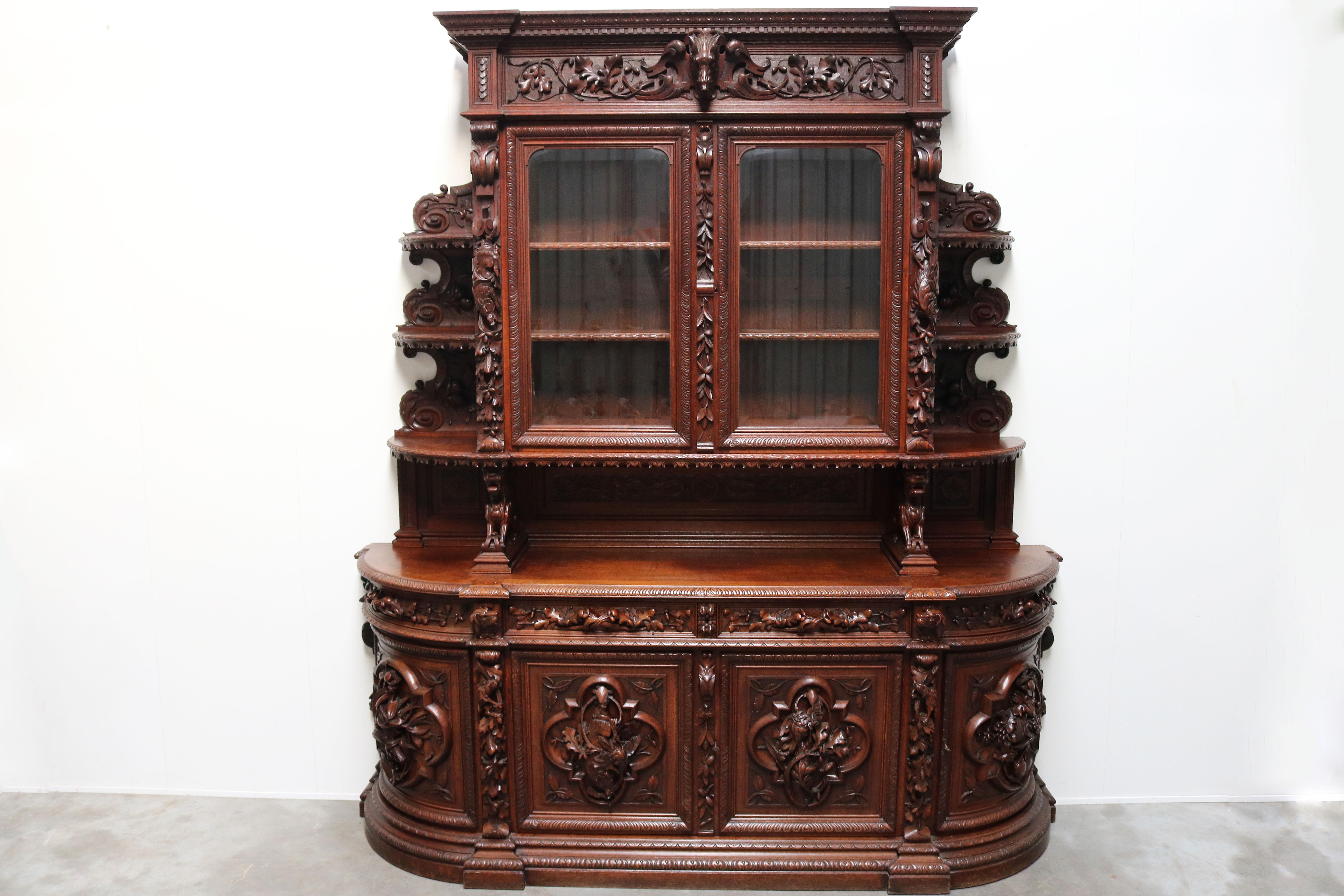 Monumental Hunt Cabinet 19th century carved oak Black Forest French Renaissance  For Sale 11