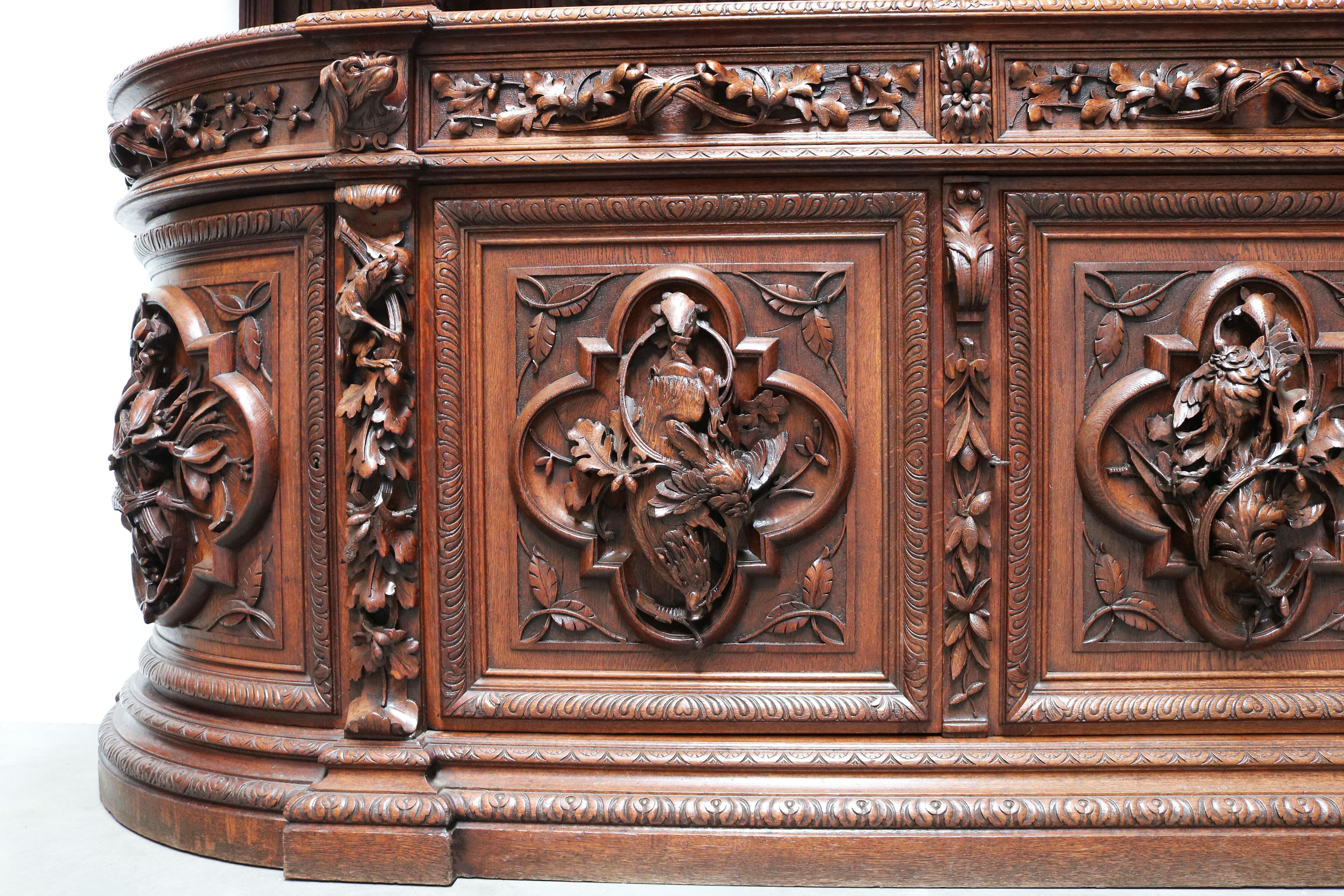 Monumental Hunt Cabinet 19th century carved oak Black Forest French Renaissance In Good Condition For Sale In Ijzendijke, NL