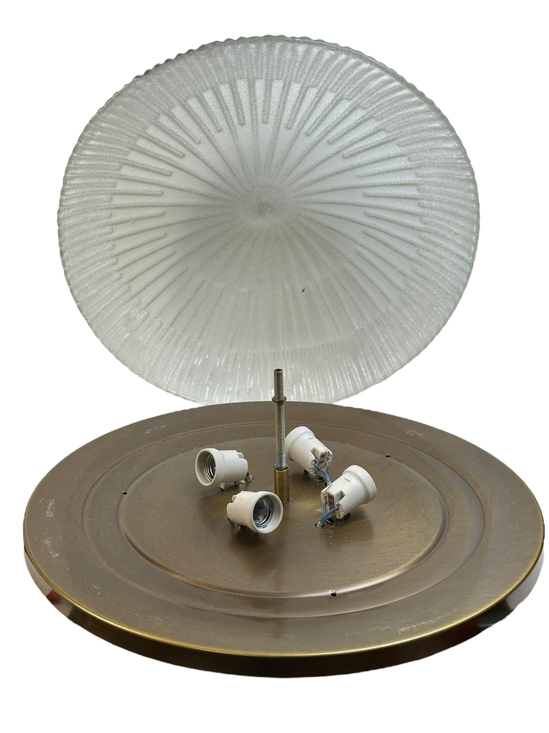 Monumentales Eisglas und gebürstetes Messing, Einbaubeleuchtung Hillebrand Leuchten, 1970er Jahre (Metall) im Angebot