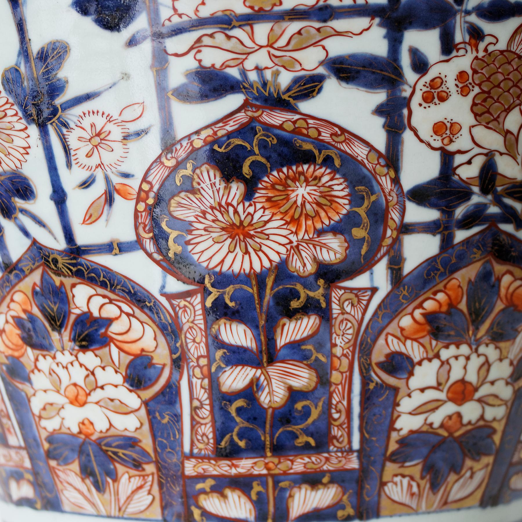 Monumentale Imari-Vase und Deckel:: Japan:: Arita:: Edo-Periode:: Ende 17 im Zustand „Gut“ in Worpswede / Bremen, DE