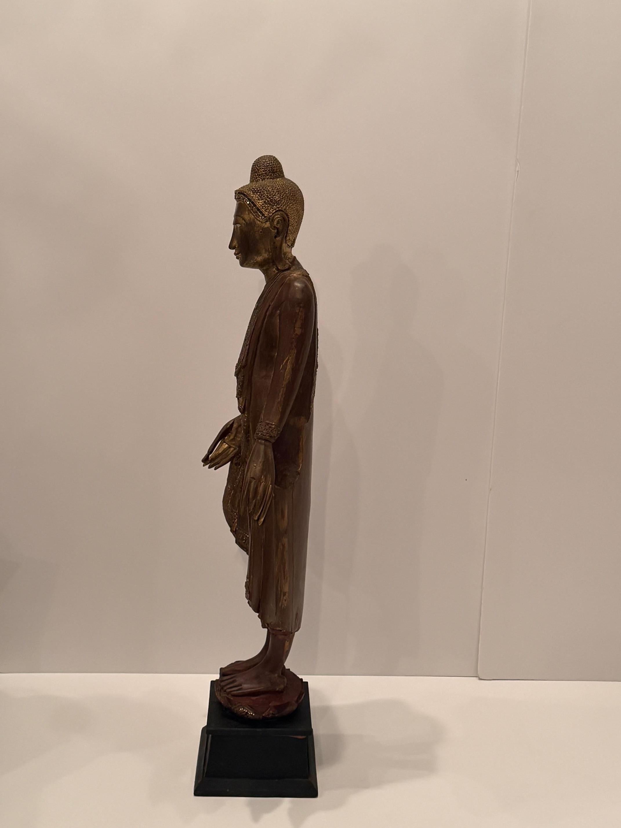 Monumental Impressive Carved Wood Buddha Statue in vendita 7