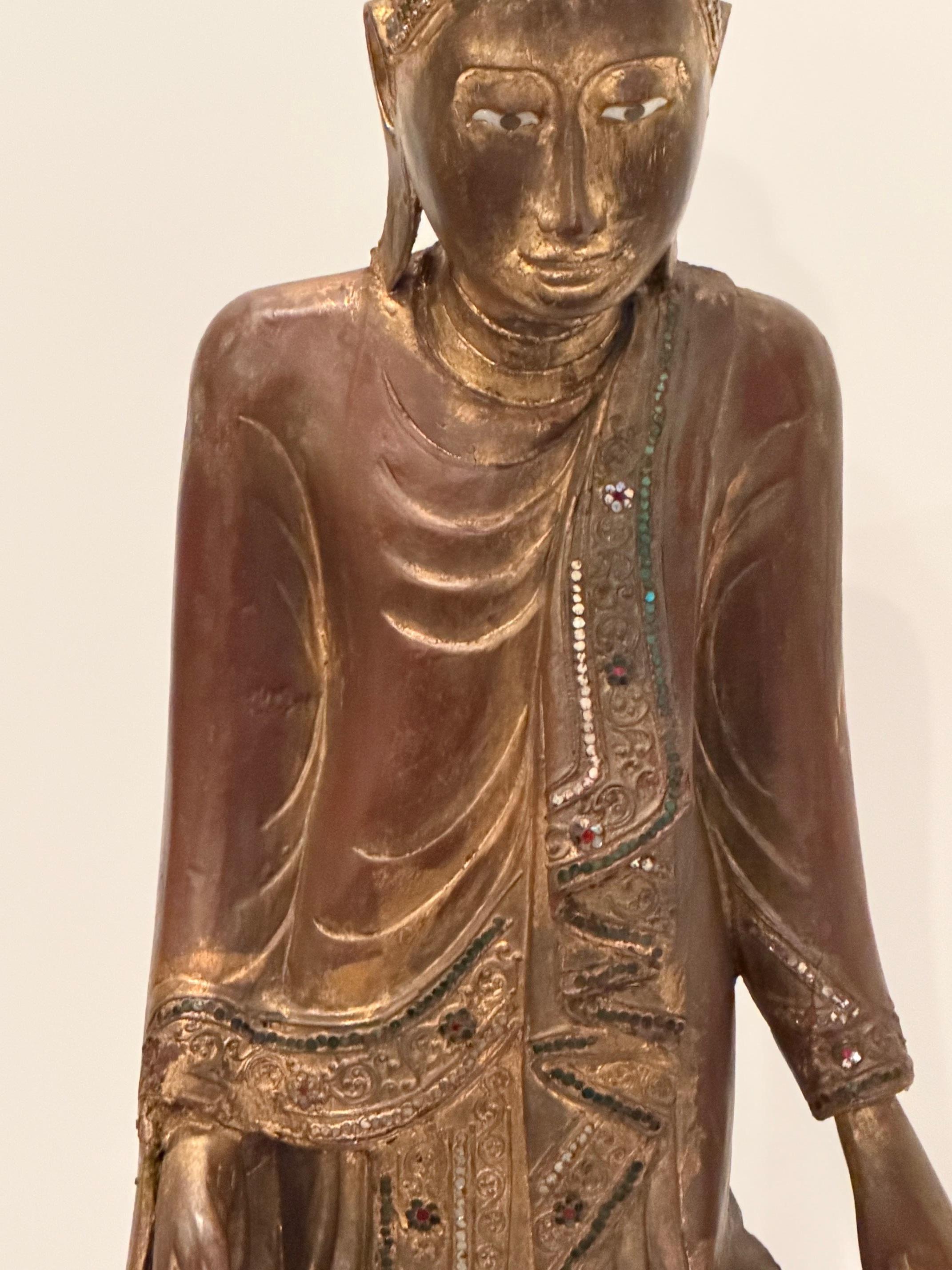 Thailandese Monumental Impressive Carved Wood Buddha Statue in vendita