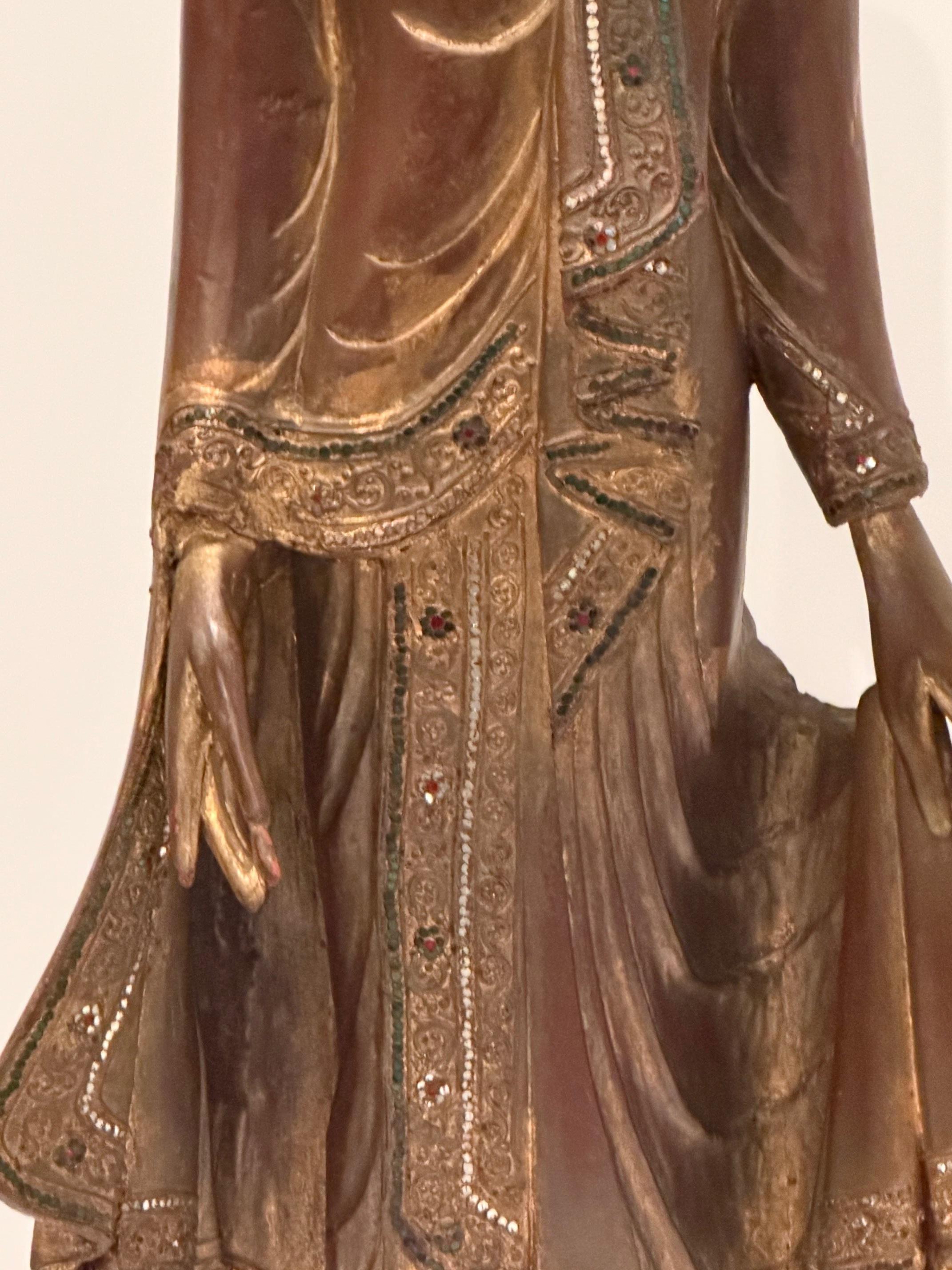 Monumental Impressive Carved Wood Buddha Statue In condizioni buone in vendita a Hopewell, NJ