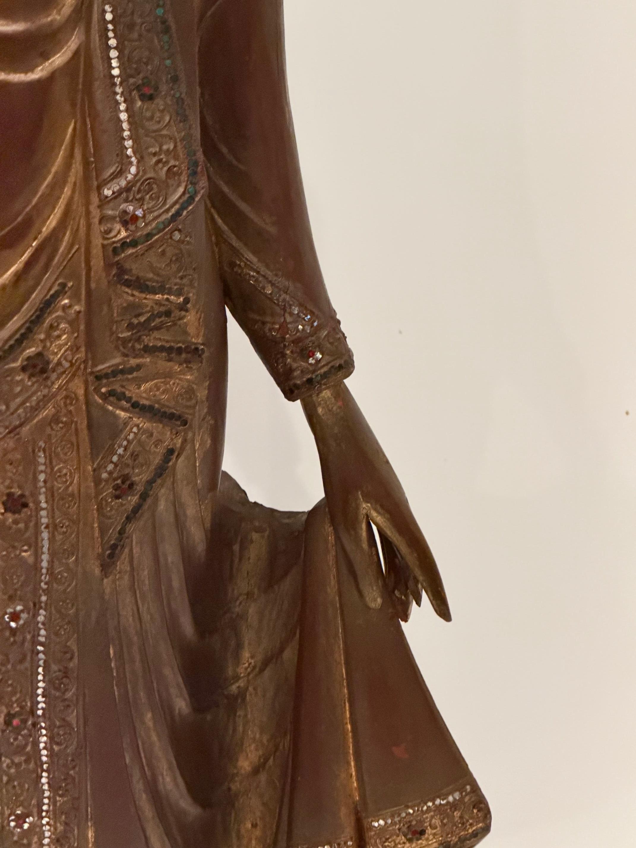 Legno Monumental Impressive Carved Wood Buddha Statue in vendita