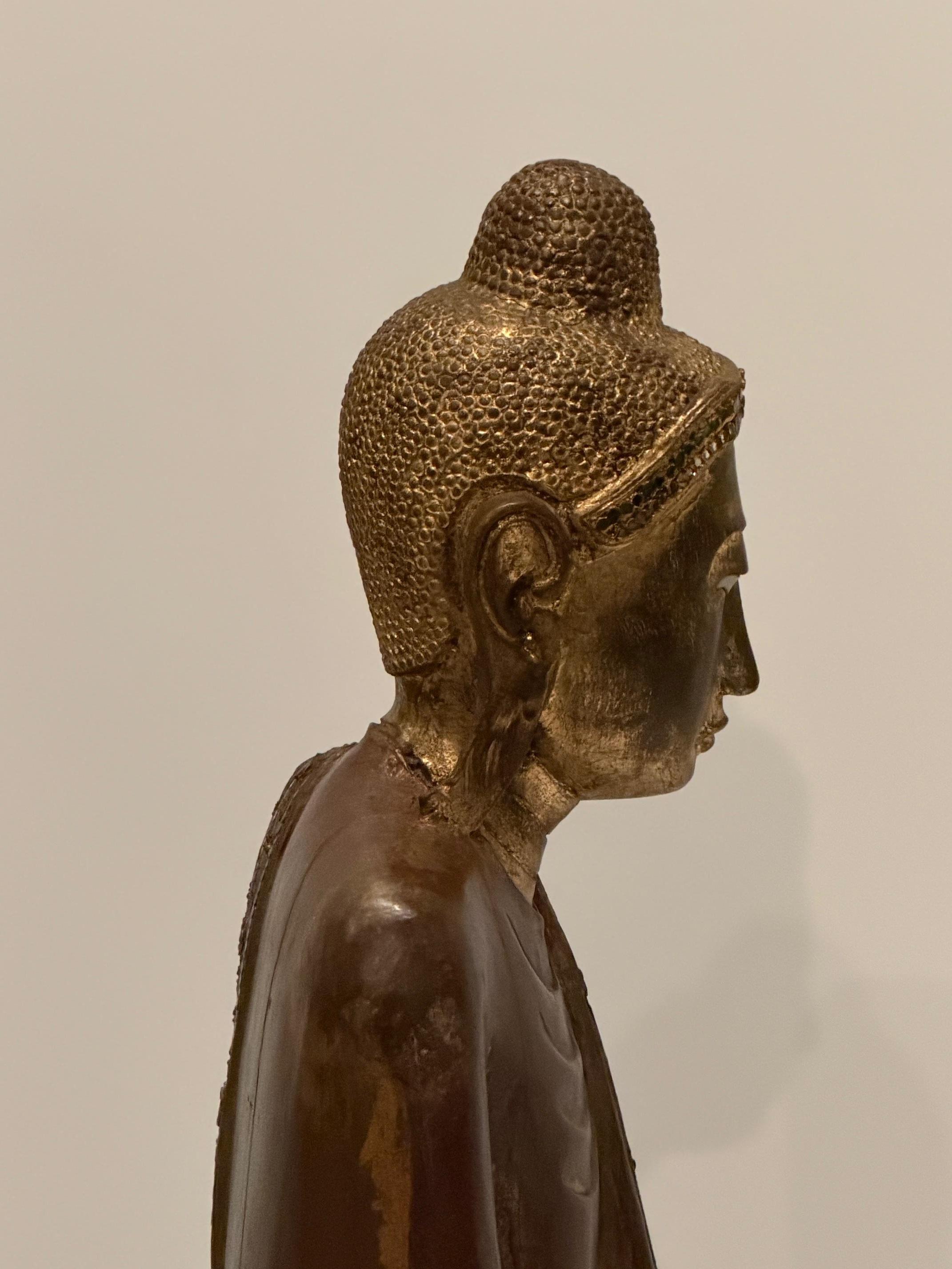 Monumental Impressive Carved Wood Buddha Statue in vendita 2