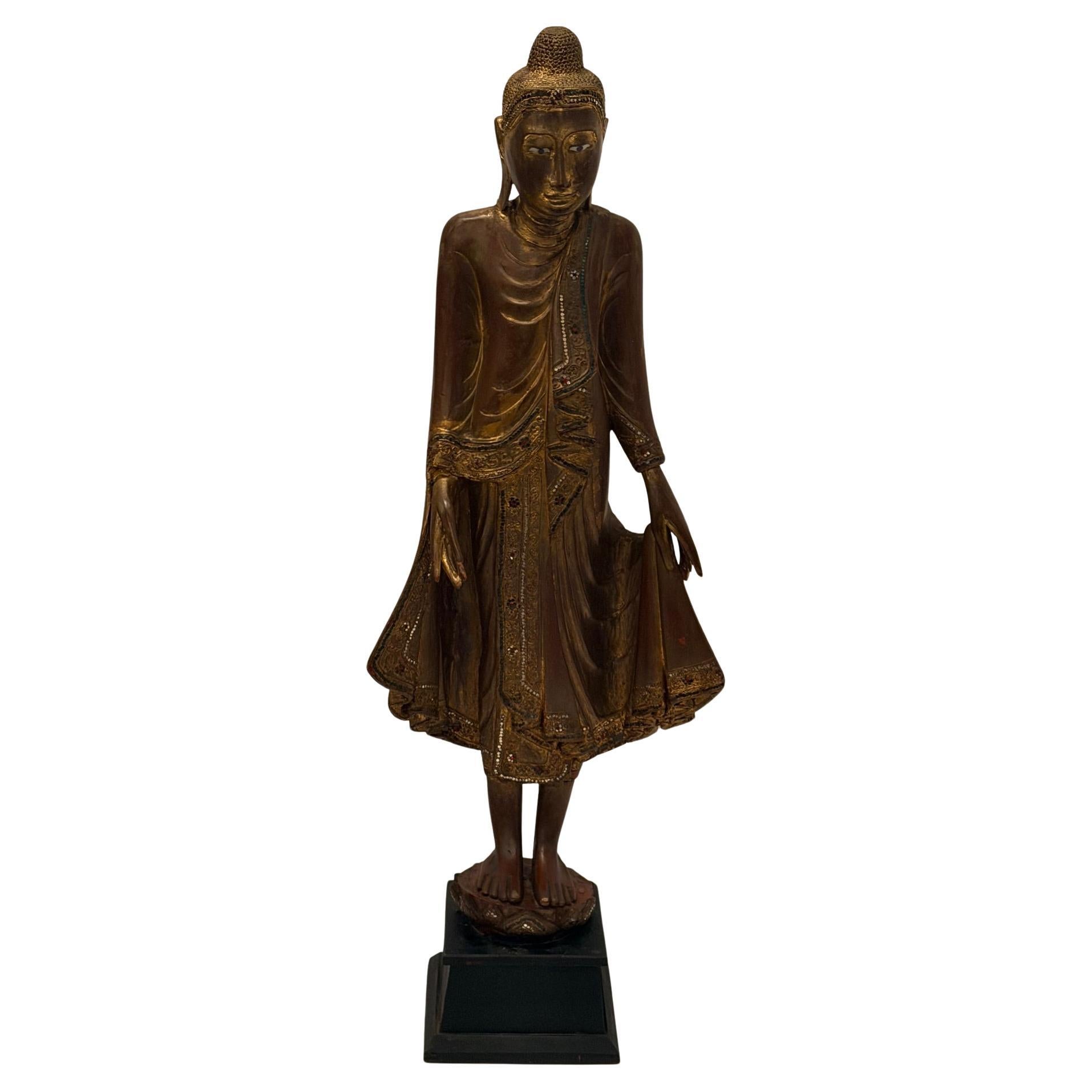 Monumental Impressive Carved Wood Buddha Statue in vendita