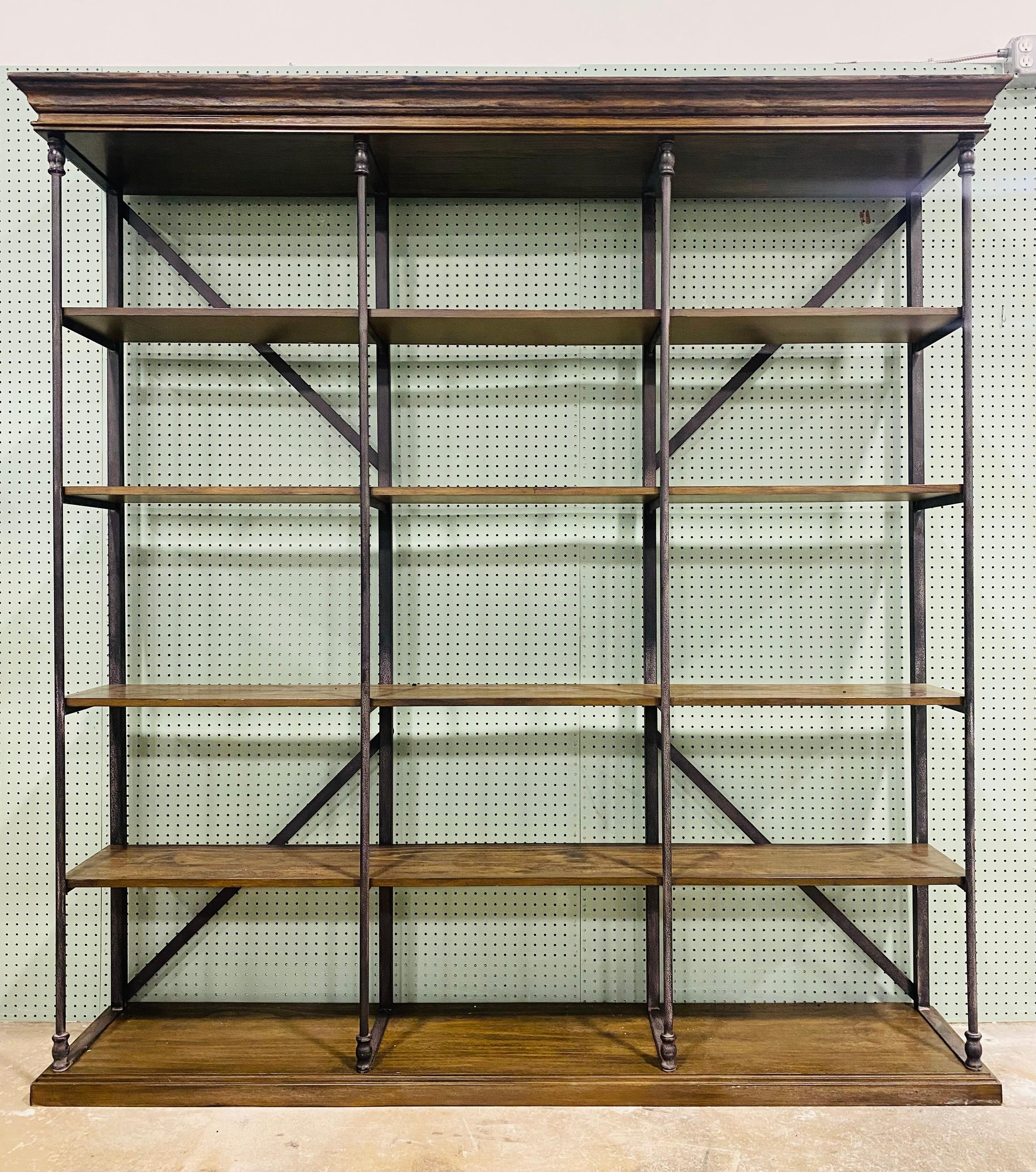 Estantería-librería industrial monumental de estilo moderno Forjado