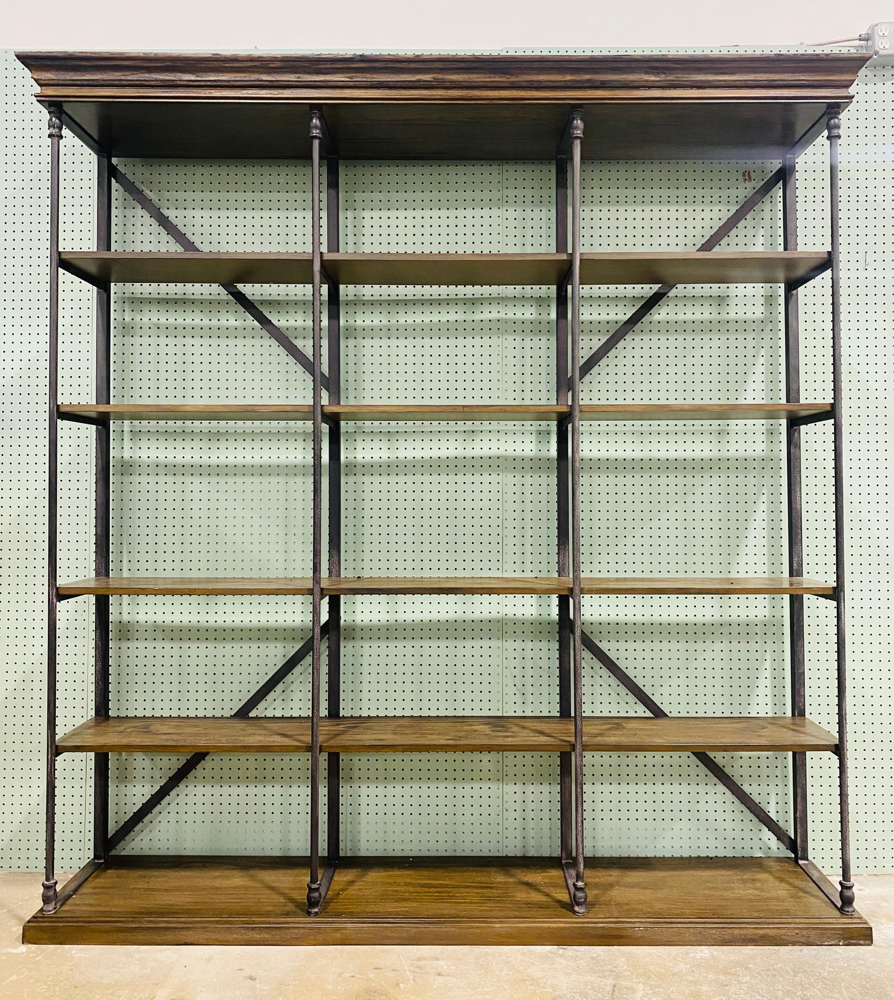 Estantería-librería industrial monumental de estilo moderno 1