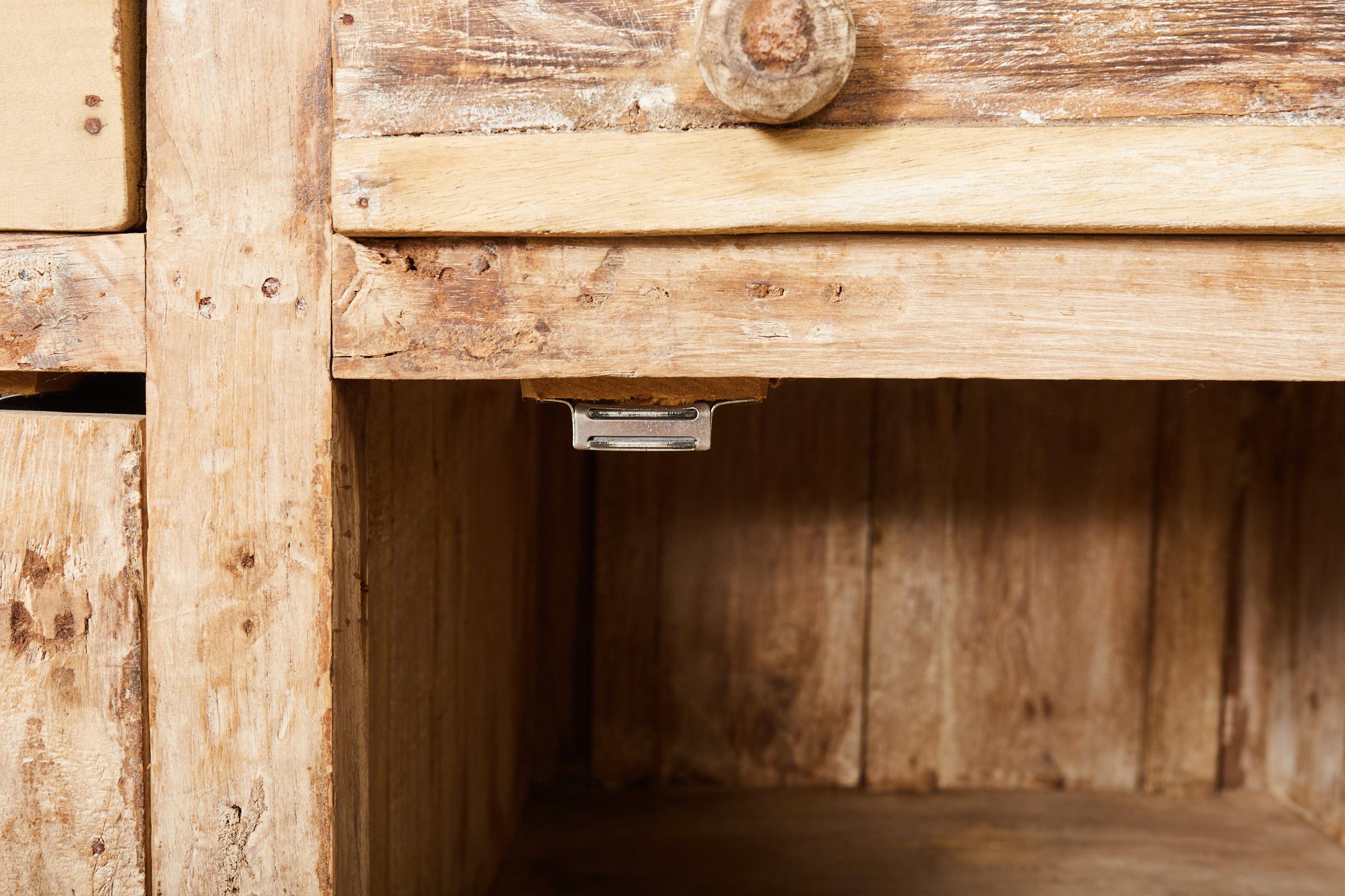 Monumentaler Arbeitsbankschrank oder Sideboard aus Teakholz im industriellen Stil  im Angebot 8