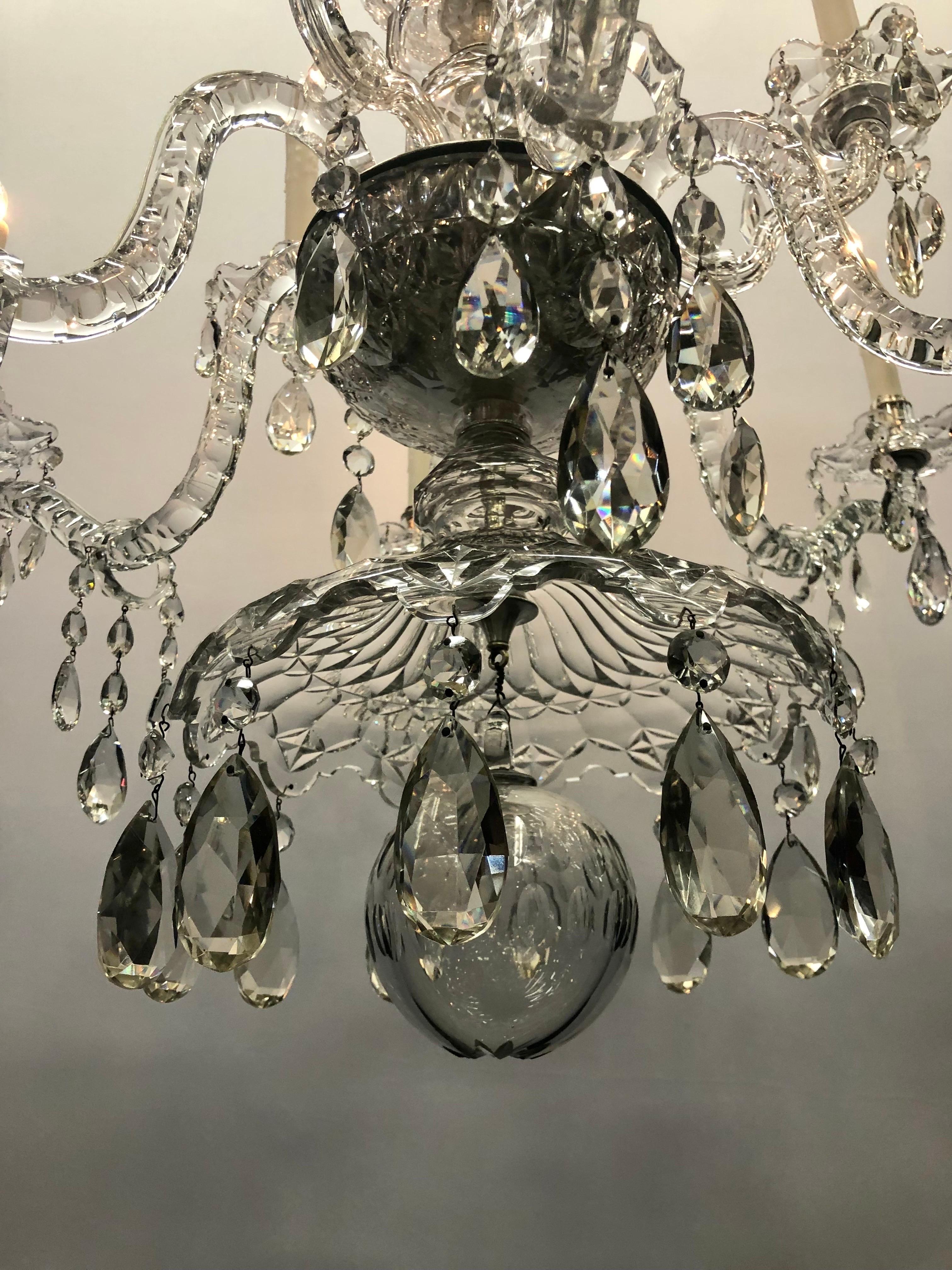 Monumentaler georgianischer neunflammiger Kronleuchter aus irischem Kristall, 19. Jahrhundert  im Angebot 3