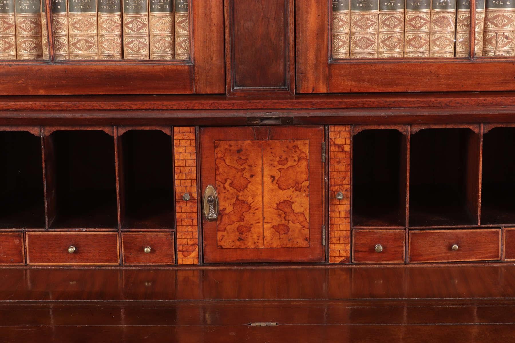 Monumentales irisches Mahagoni-Sekretär-Bücherregal aus der George-III-Periode, um 1780 im Angebot 4