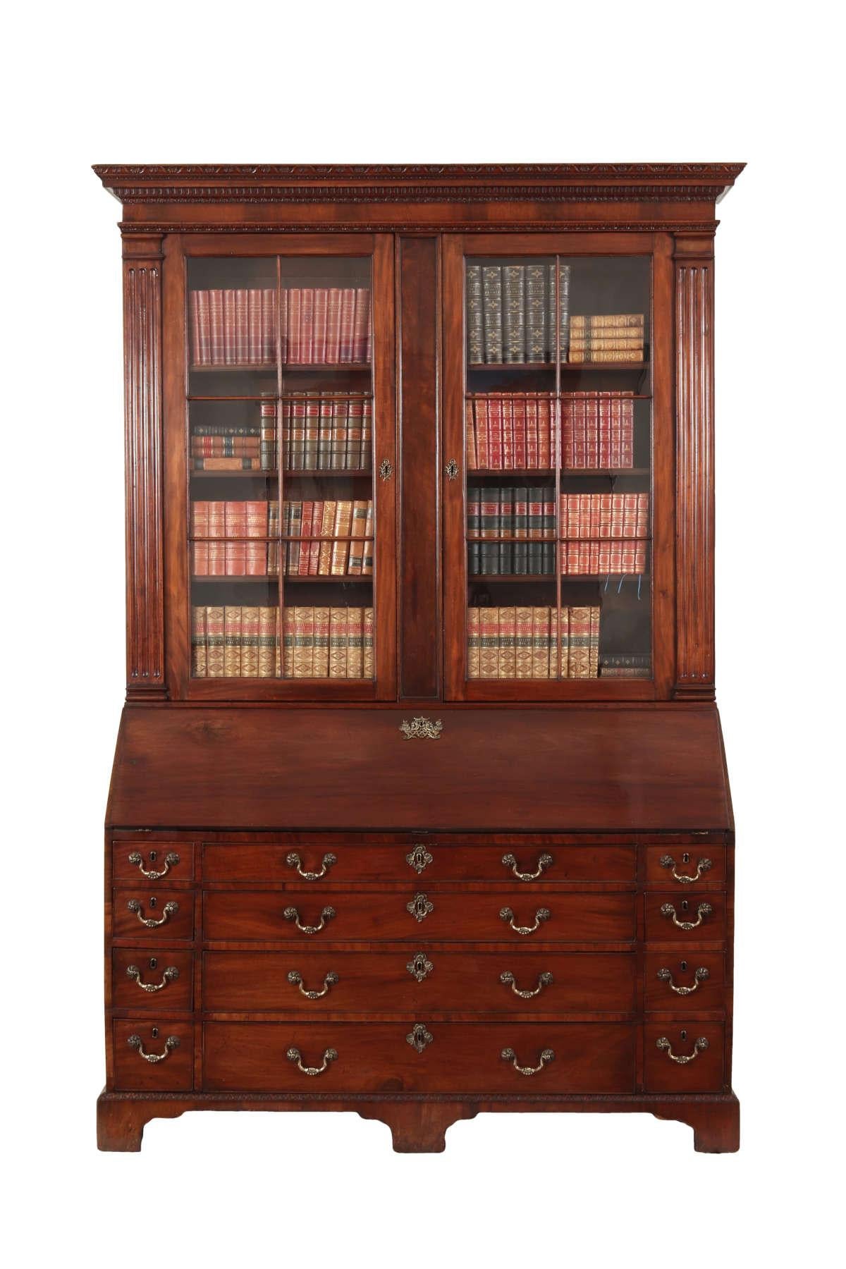 Monumentales irisches Mahagoni-Sekretär-Bücherregal aus der George-III-Periode, um 1780 (George III.) im Angebot