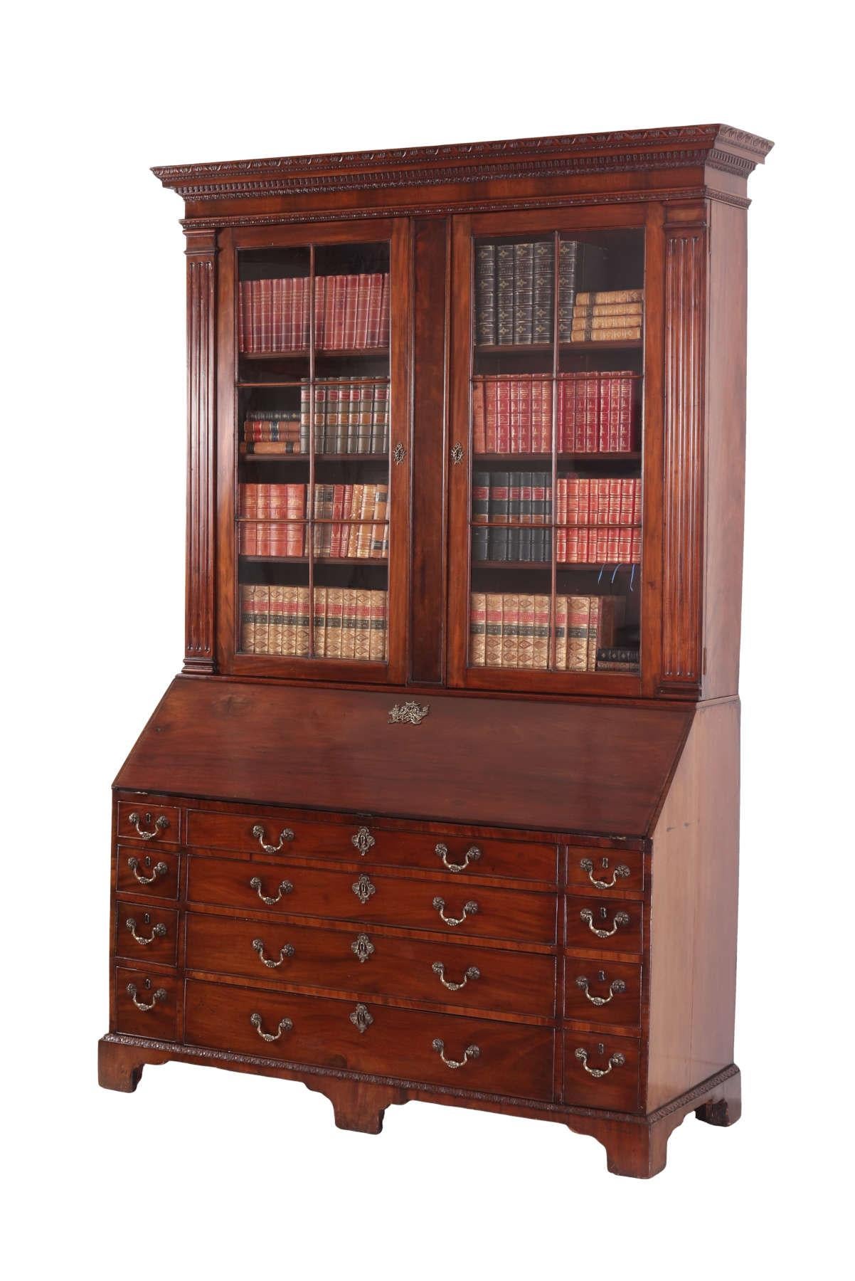 Monumentales irisches Mahagoni-Sekretär-Bücherregal aus der George-III-Periode, um 1780 im Zustand „Gut“ im Angebot in Saint Louis, MO