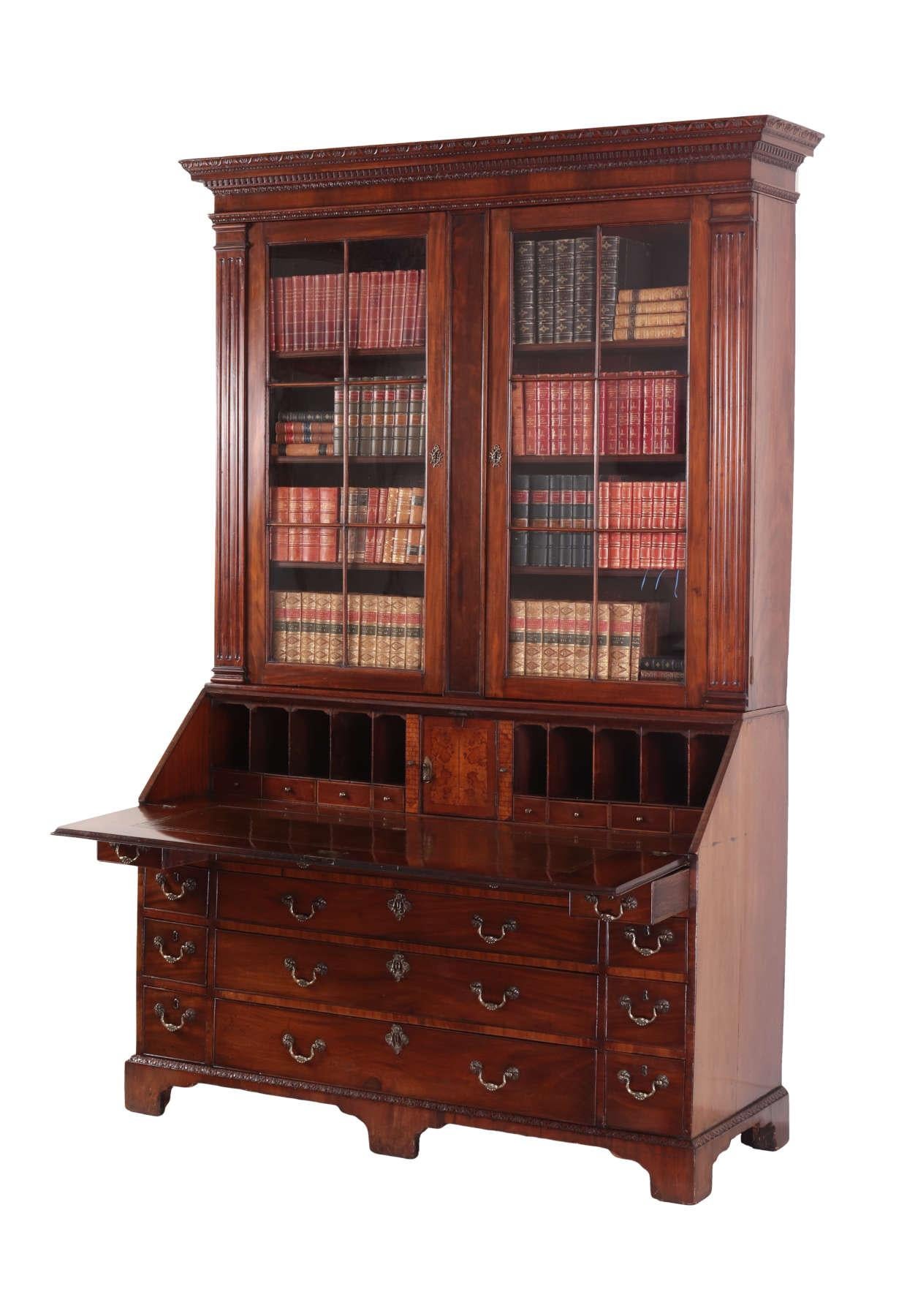 Monumentales irisches Mahagoni-Sekretär-Bücherregal aus der George-III-Periode, um 1780 (18. Jahrhundert) im Angebot