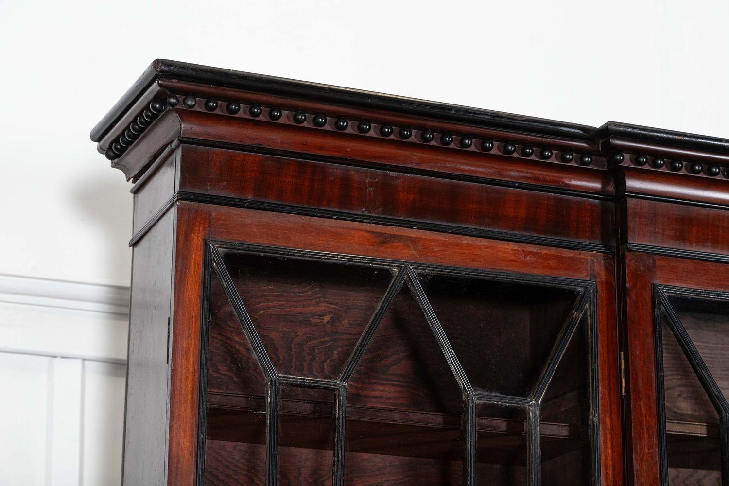 Monumentale bibliothèque géorgienne irlandaise en acajou ébonisé et à façade vitrée Astral en vente 4