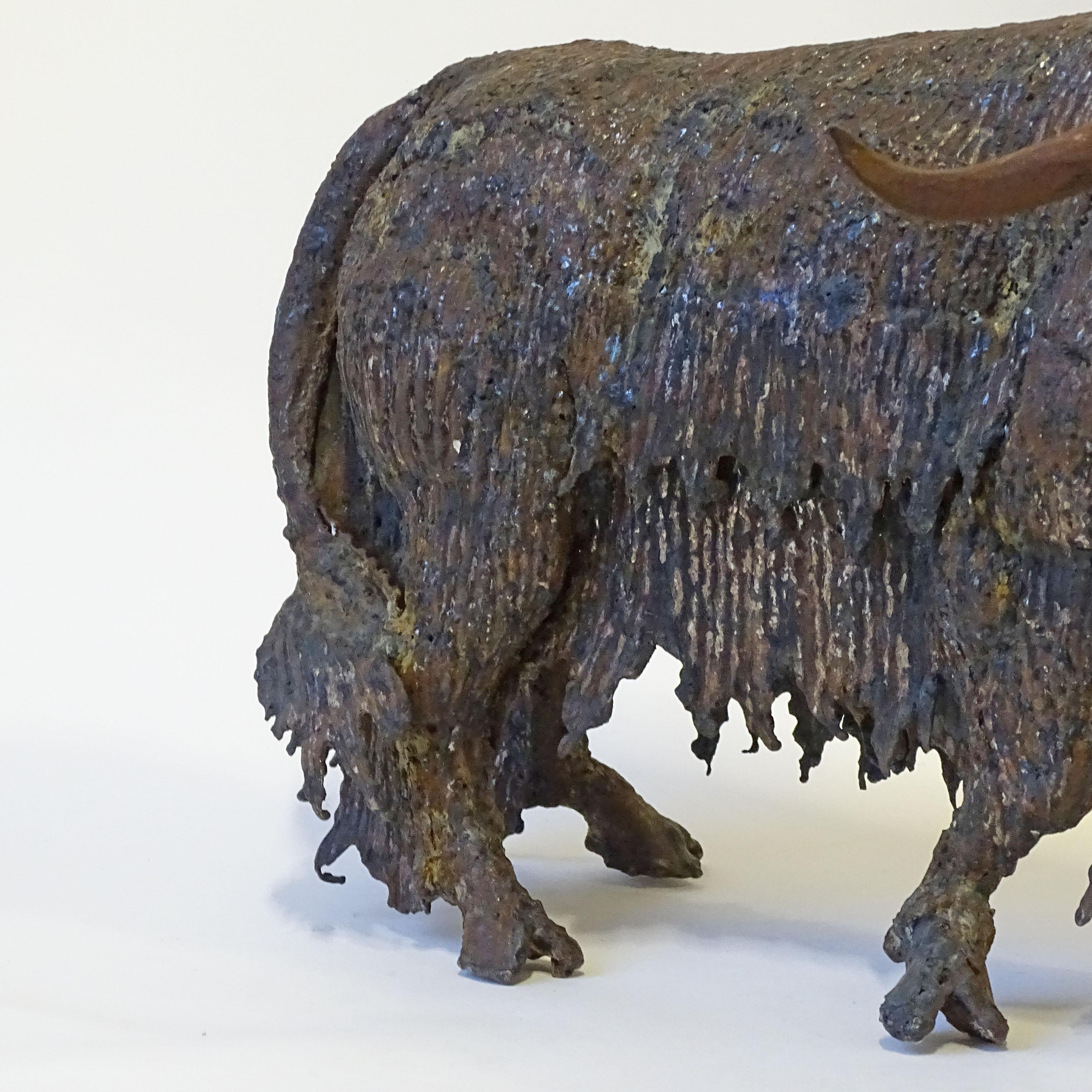 Mid-Century moderno Scultura monumentale di toro delle Highlands in ferro dell'artista italiano Vittorio Piotti in vendita