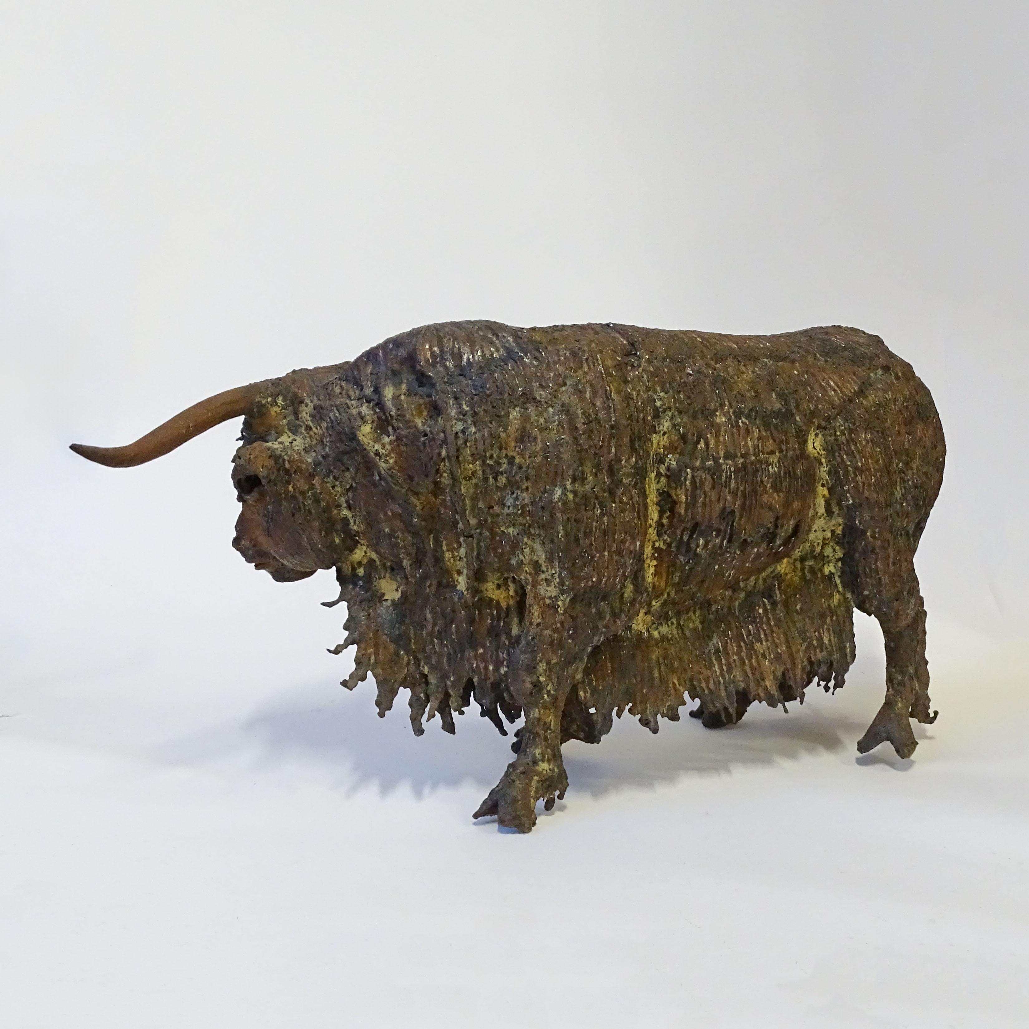 Italiano Scultura monumentale di toro delle Highlands in ferro dell'artista italiano Vittorio Piotti in vendita