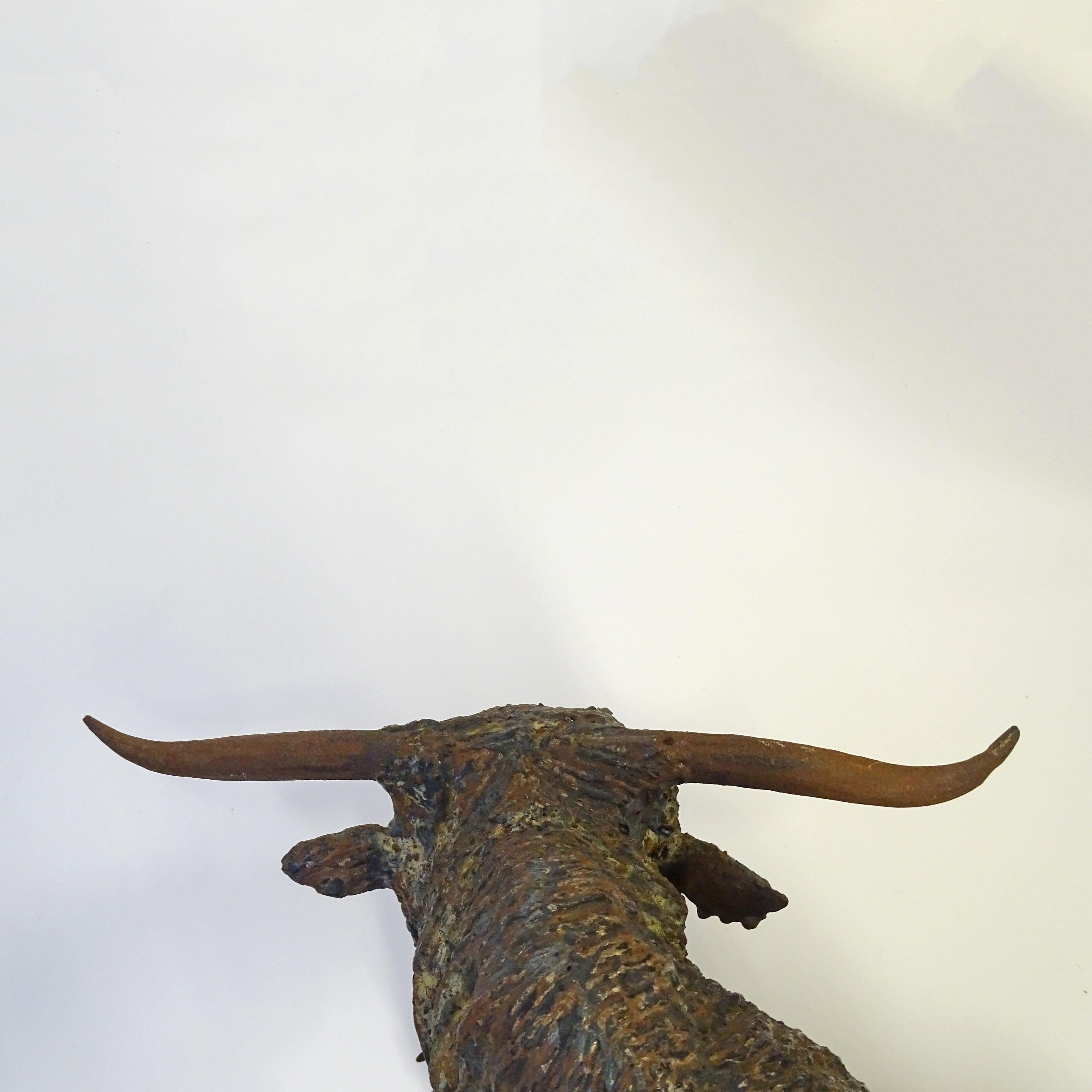 Ferro Scultura monumentale di toro delle Highlands in ferro dell'artista italiano Vittorio Piotti in vendita
