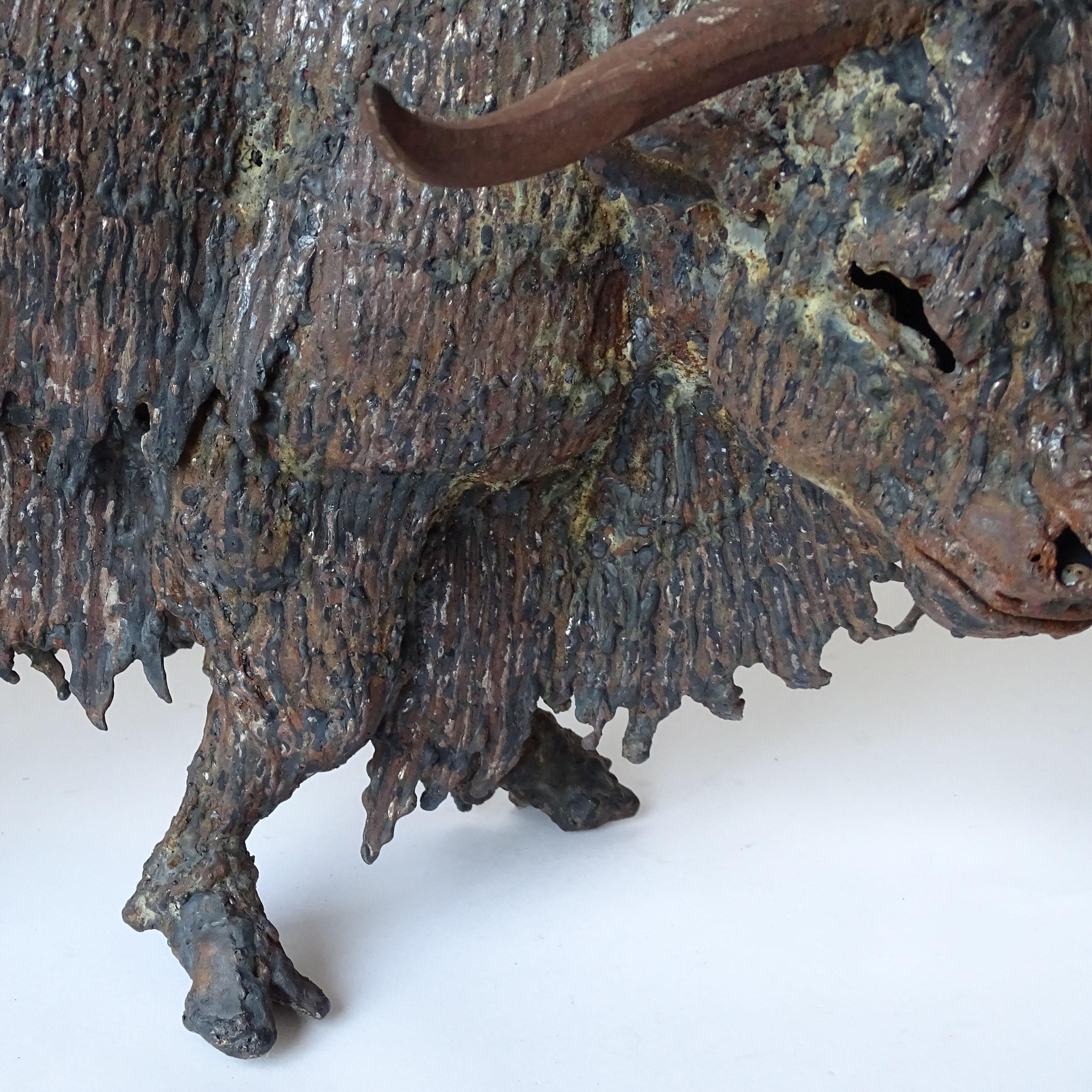 Scultura monumentale di toro delle Highlands in ferro dell'artista italiano Vittorio Piotti in vendita 2