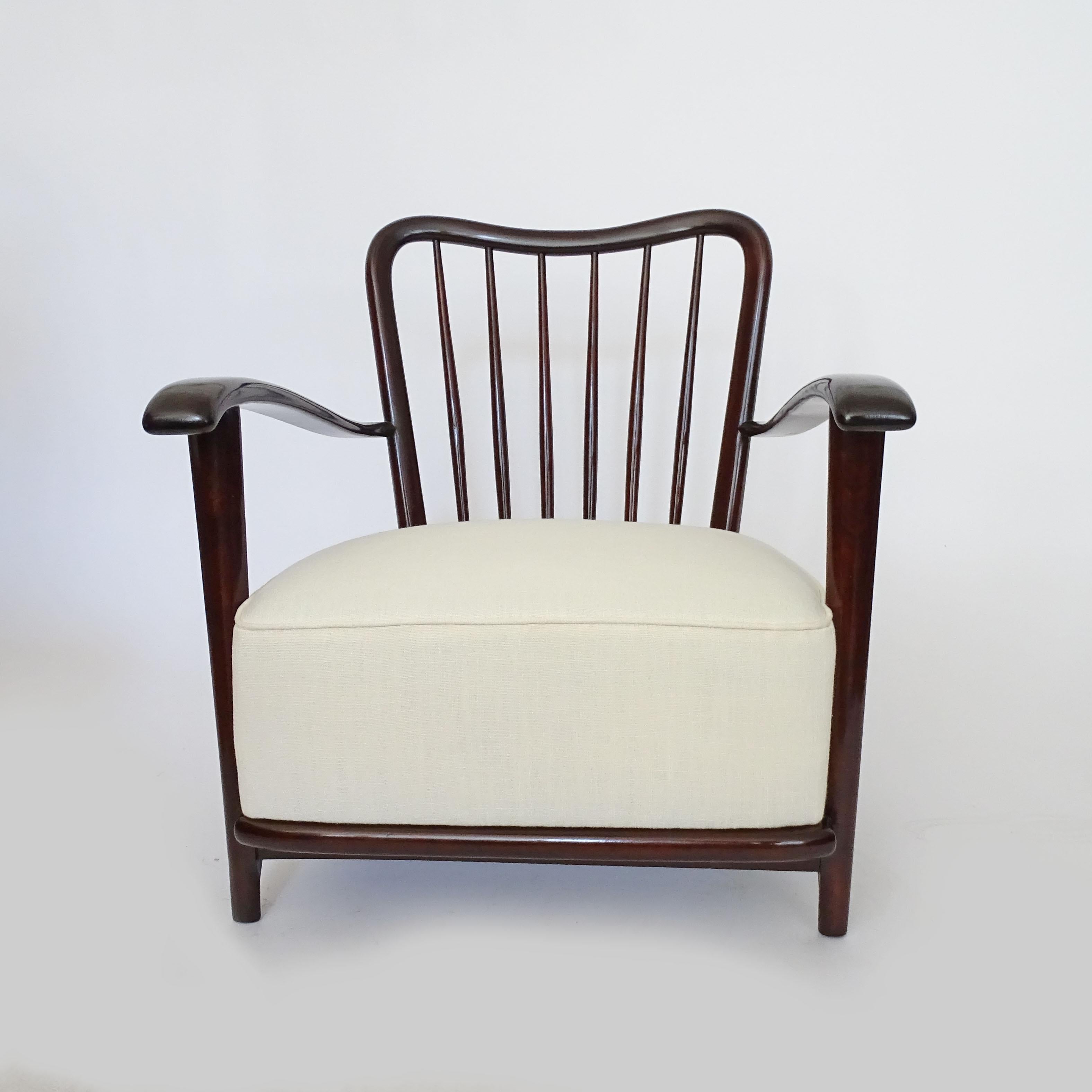 Italian 1950s Lounge Chair Attributed to Guglielmo Ulrich in Lacquered Wood and Linen Seat.