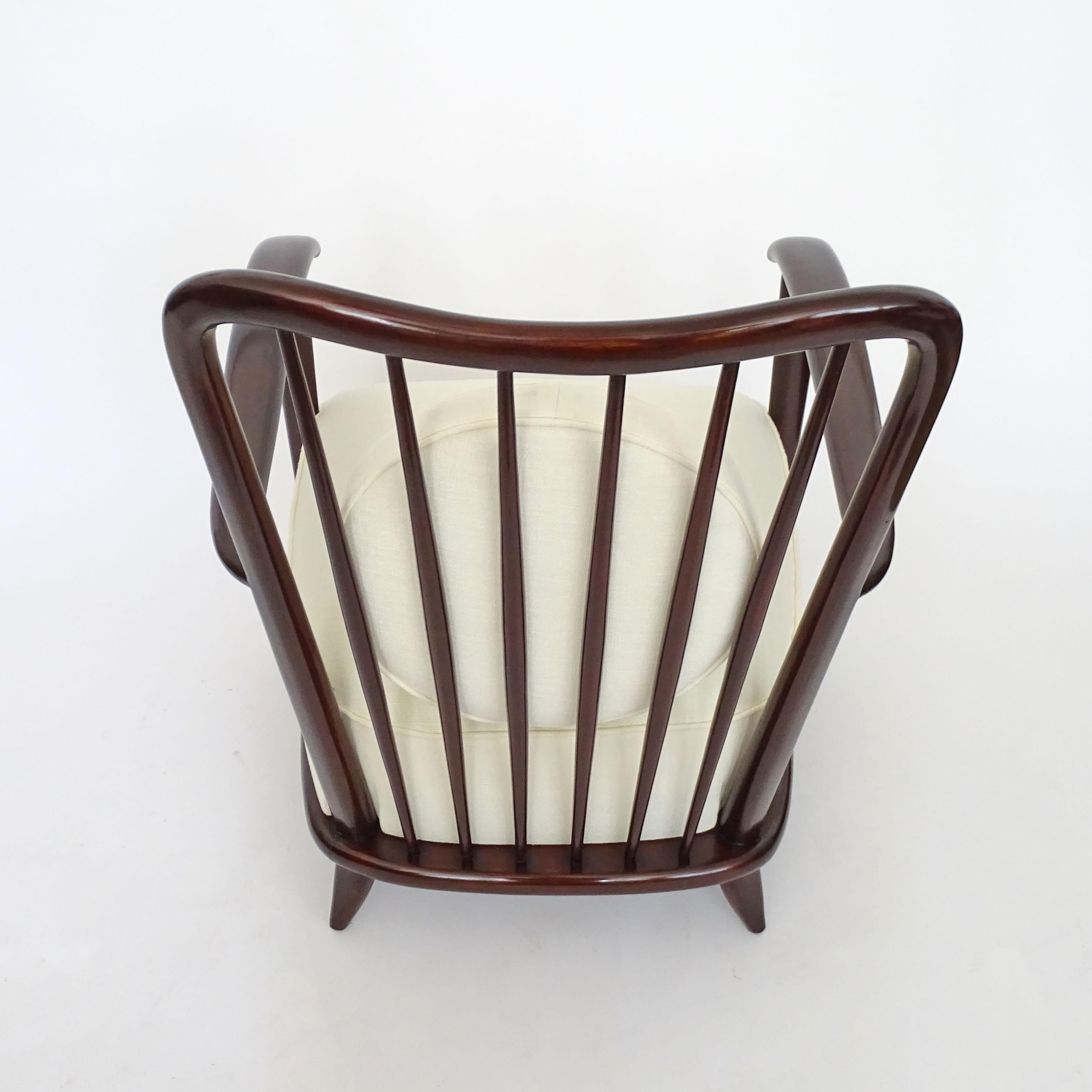 Monumental Italian 1950s Wood Lounge Chair Attributed to Guglielmo Ulrich (Leinen) im Angebot