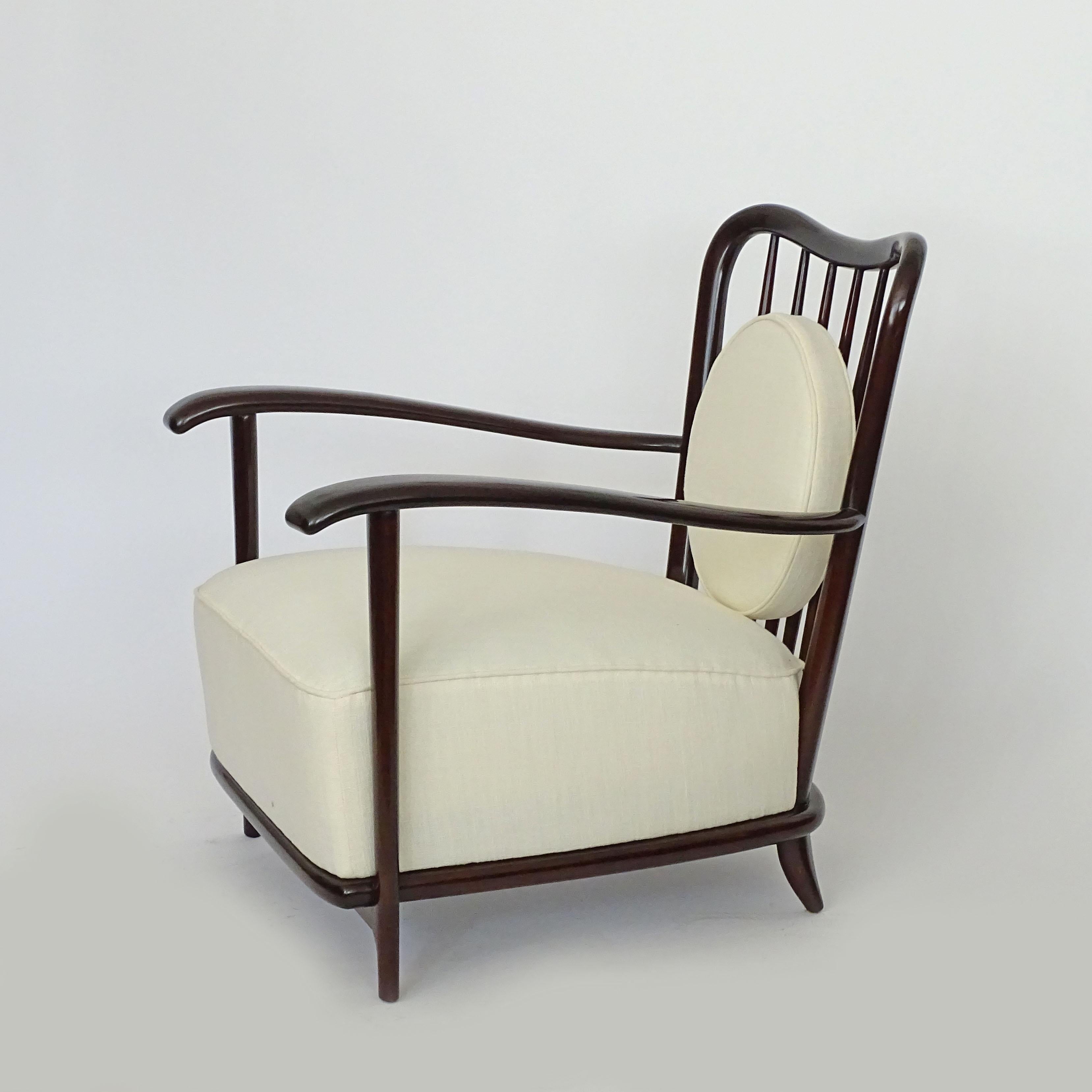 Monumental Italian 1950s Wood Lounge Chair Attributed to Guglielmo Ulrich im Angebot 1
