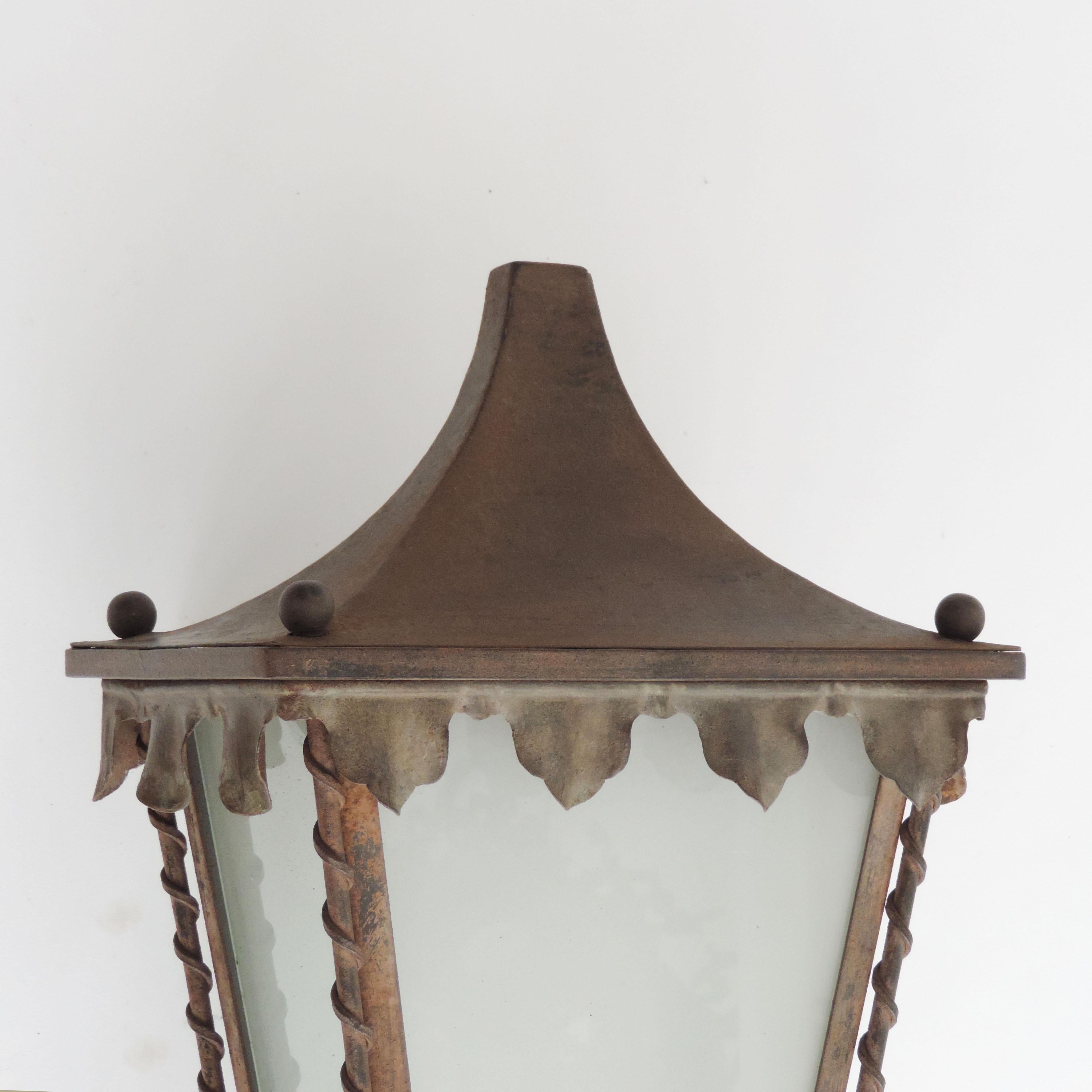 Monumental Italian 1950s Wrought Iron Wall Lamp In Good Condition For Sale In Milan, IT