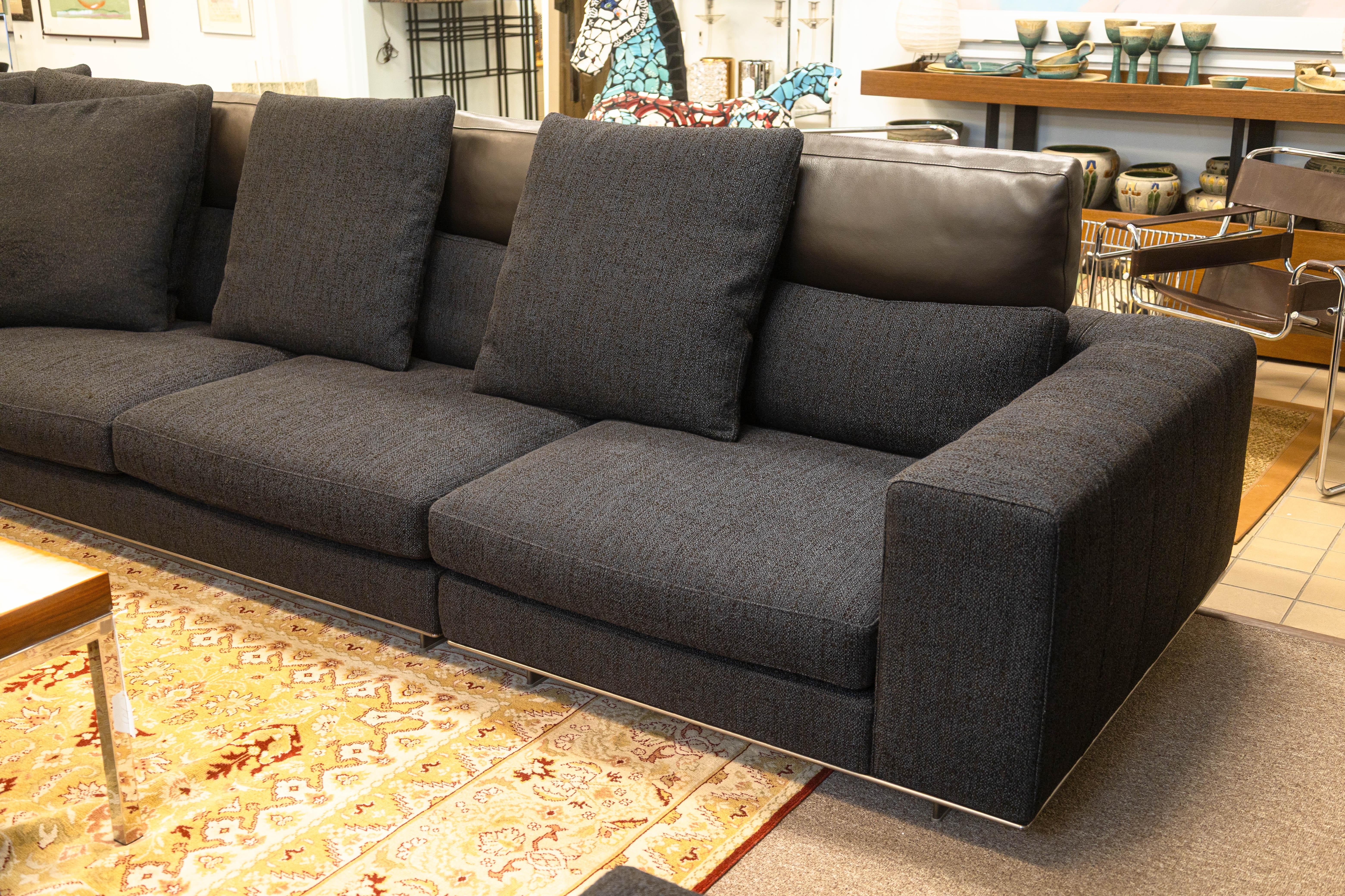 Monumental Italian 3pc Minotti Freeman L Shaped Sofa Sectional with 2 Ottomans Italiano en venta