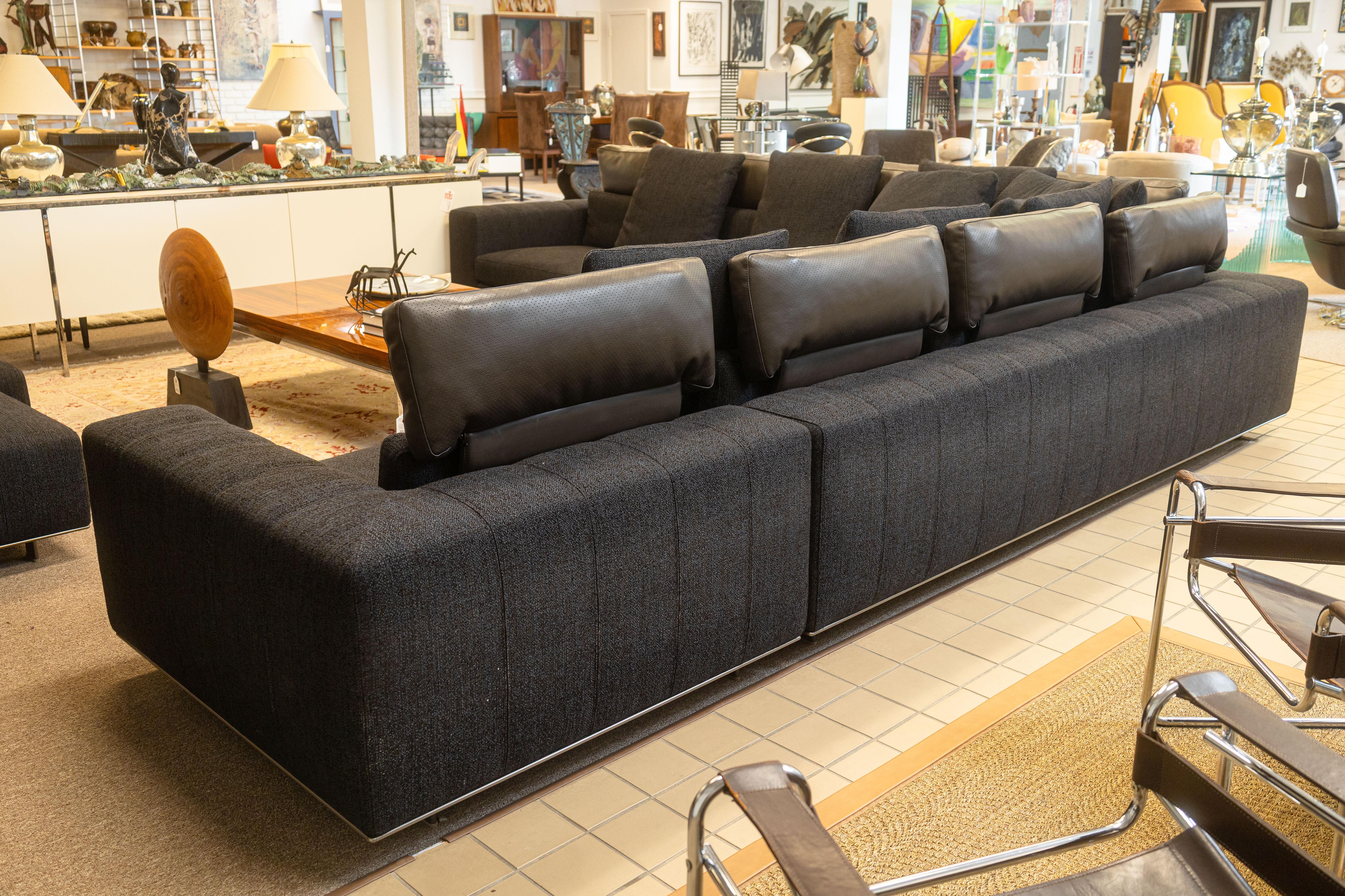 Monumental Italian 3pc Minotti Freeman L Shaped Sofa Sectional with 2 Ottomans Siglo XXI y contemporáneo en venta