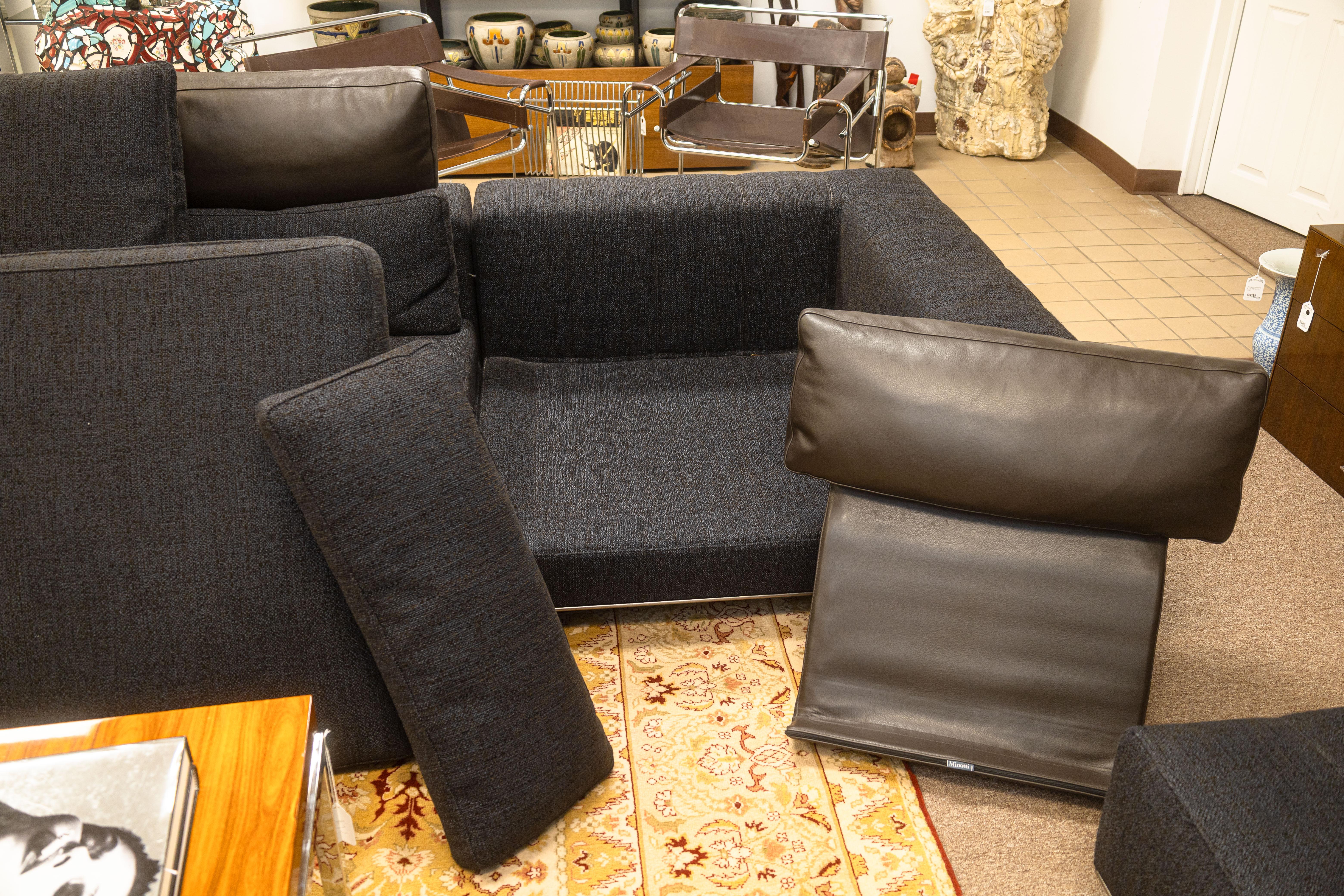 Monumental Italian 3pc Minotti Freeman L Shaped Sofa Sectional with 2 Ottomans Cuero en venta