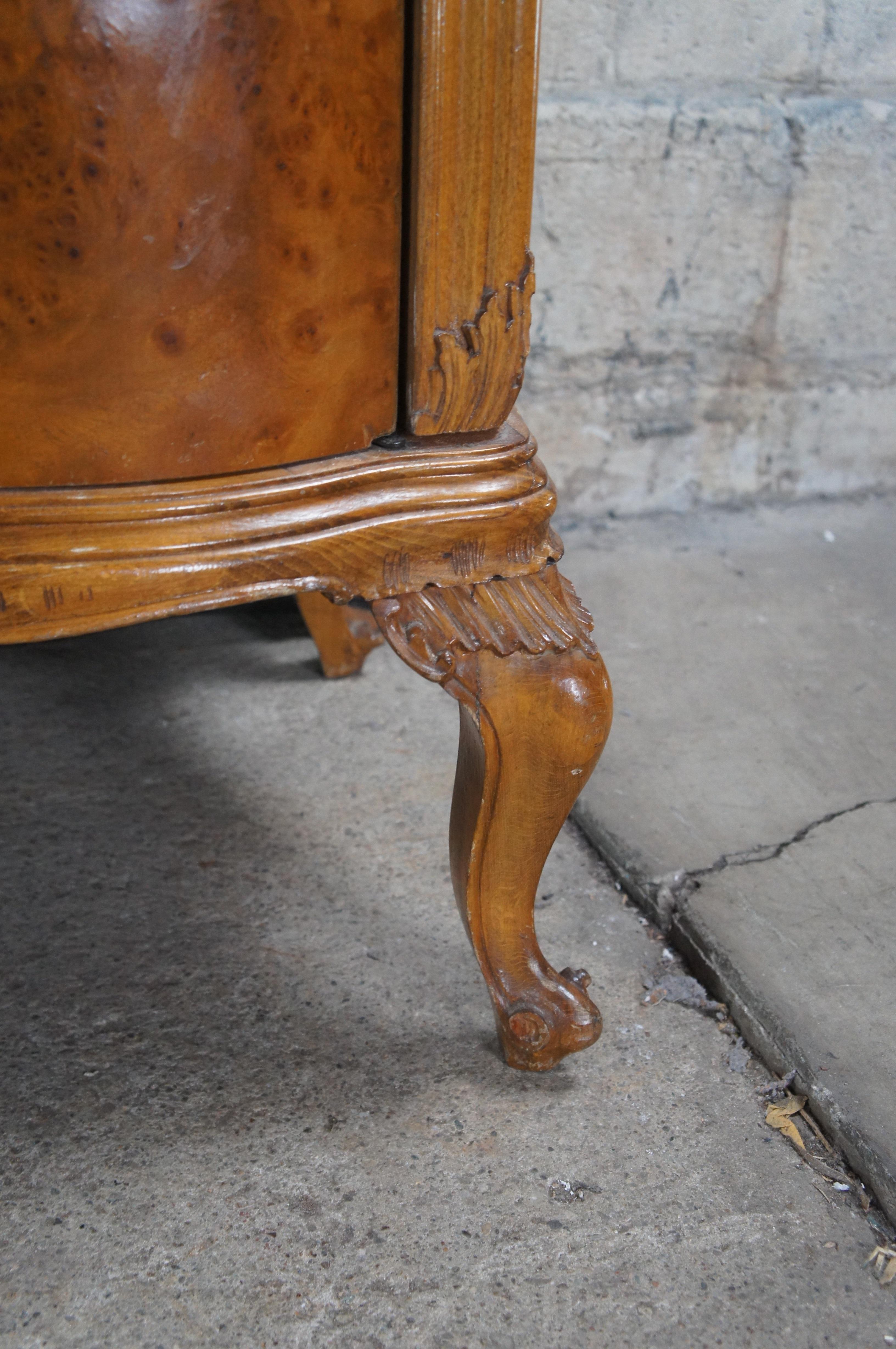 Monumentale credenza barocca italiana in radica di noce veneziana con ripiano in vetro in vendita 4