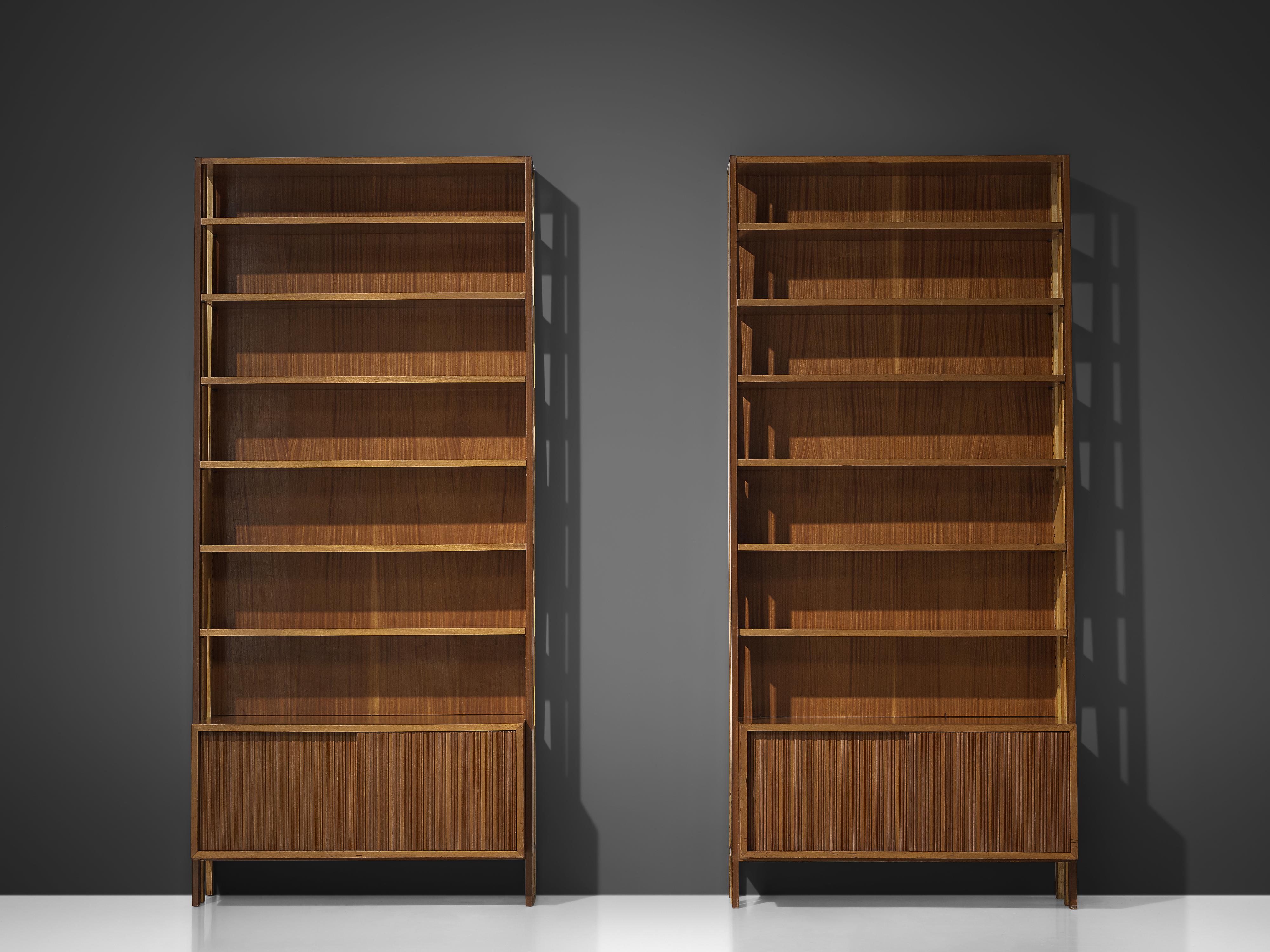 Monumental Italian Bookcases in Mahogany In Good Condition In Waalwijk, NL