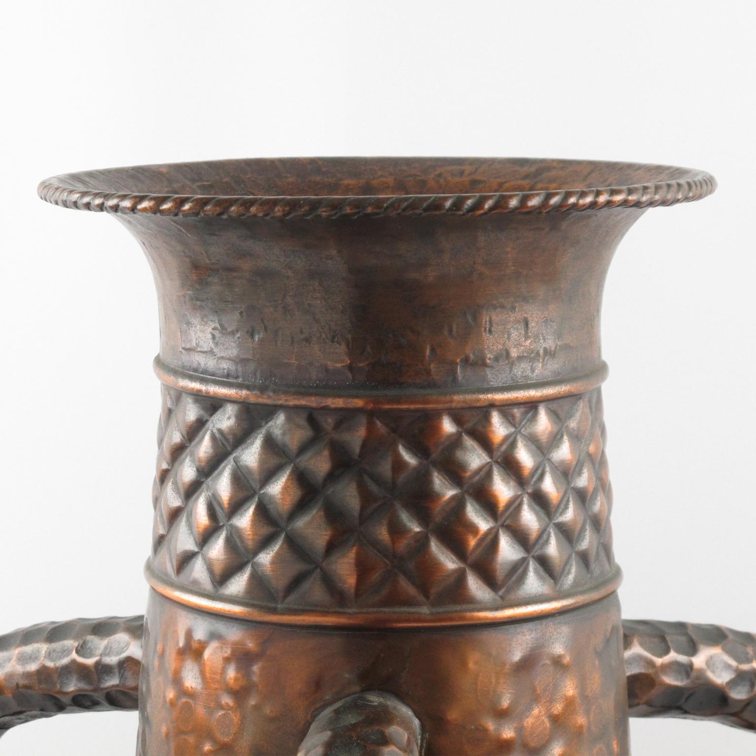 Vaso monumentale italiano in rame a balaustro Amphora In condizioni buone in vendita a Atlanta, GA