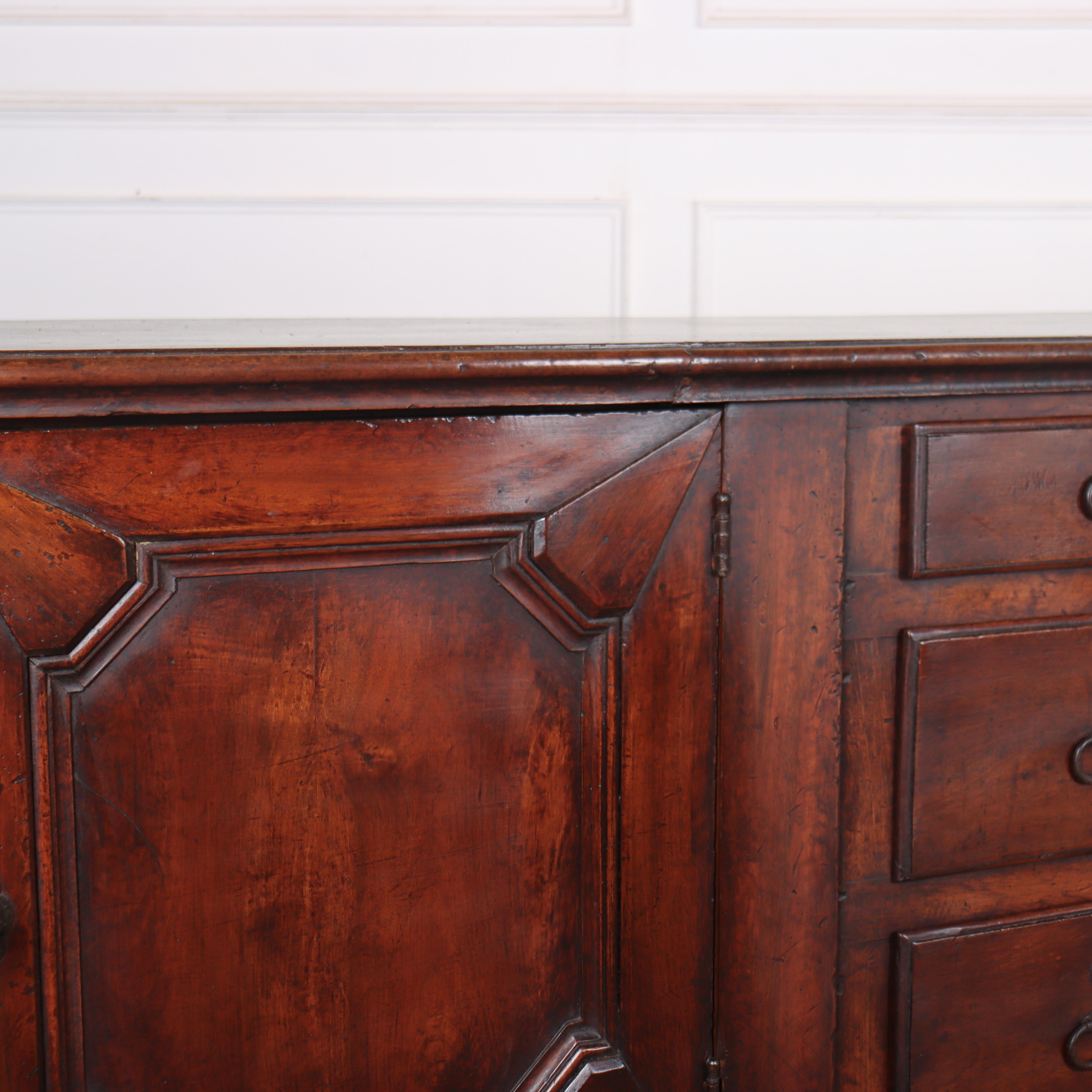 Monumental Italian Credenza en venta 4