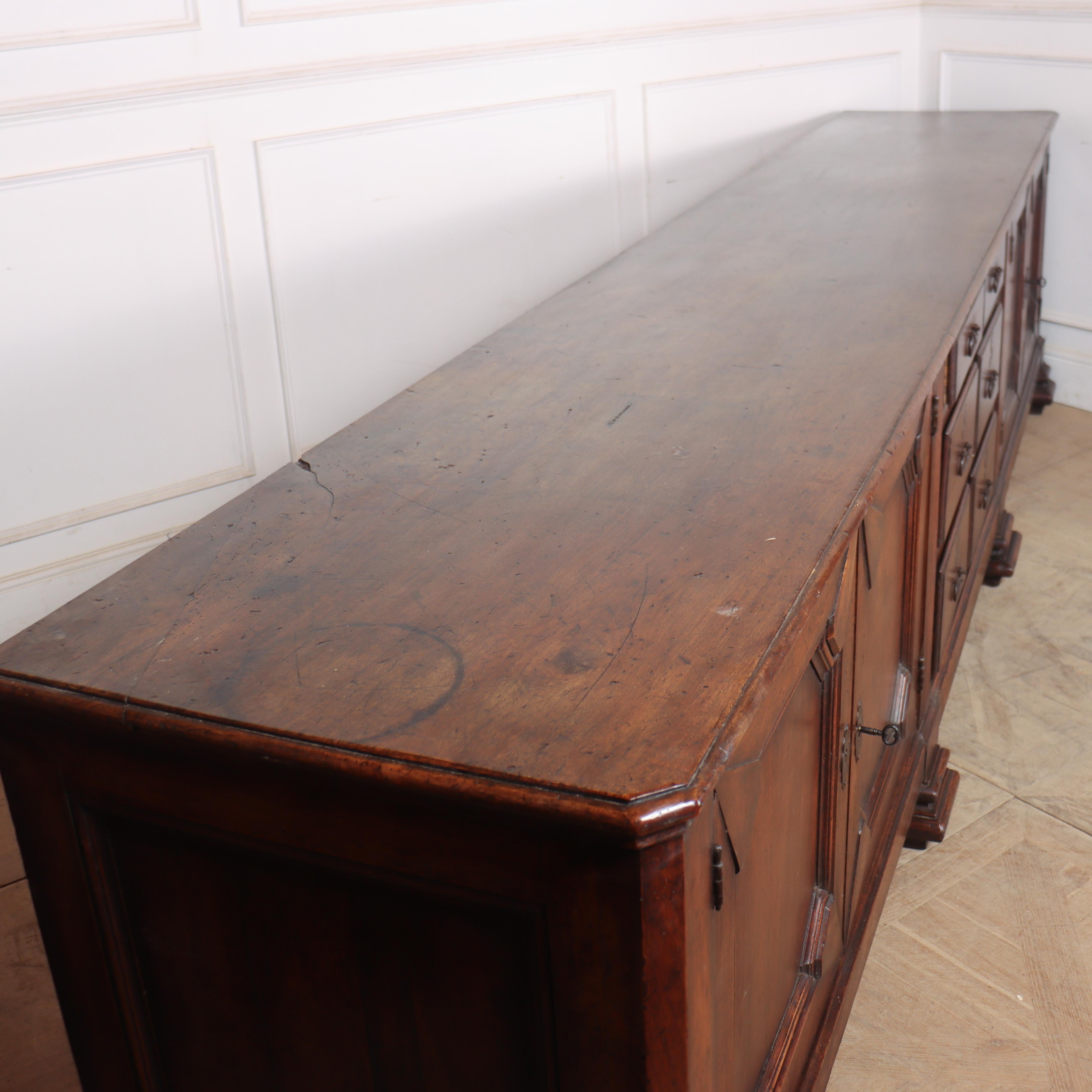 Monumental Italian Credenza en venta 6