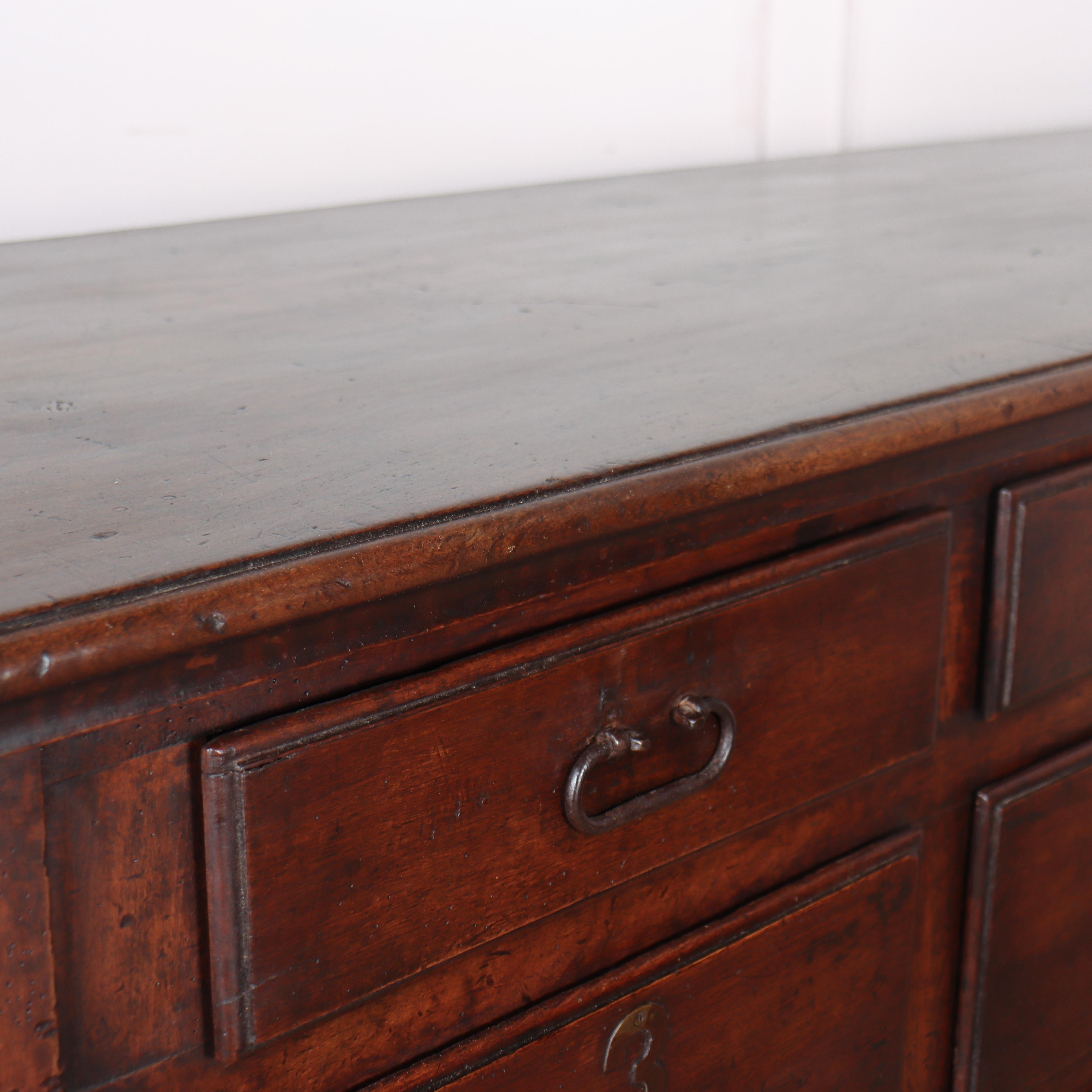 Monumental Italian Credenza en venta 9