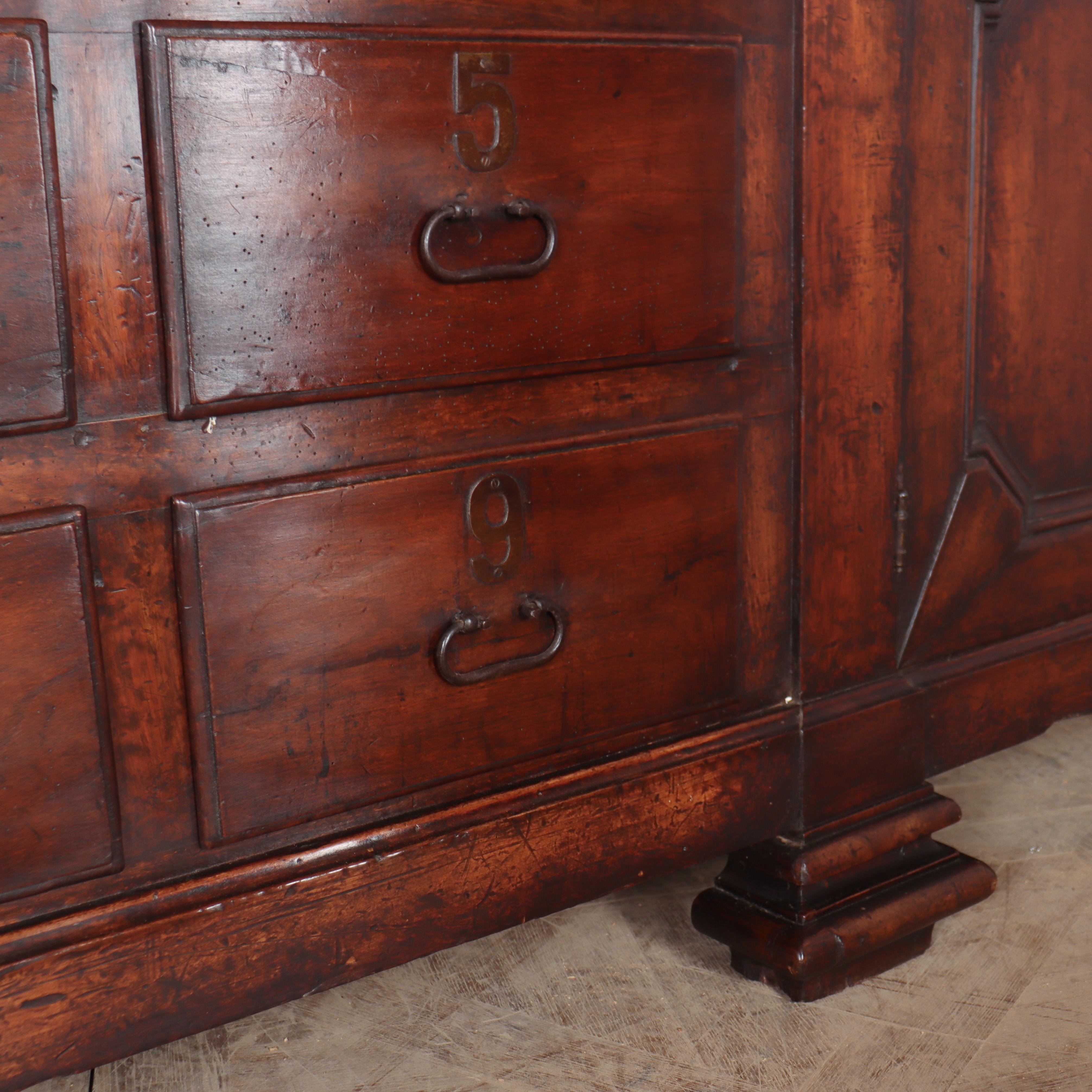 Monumental Italian Credenza en venta 1