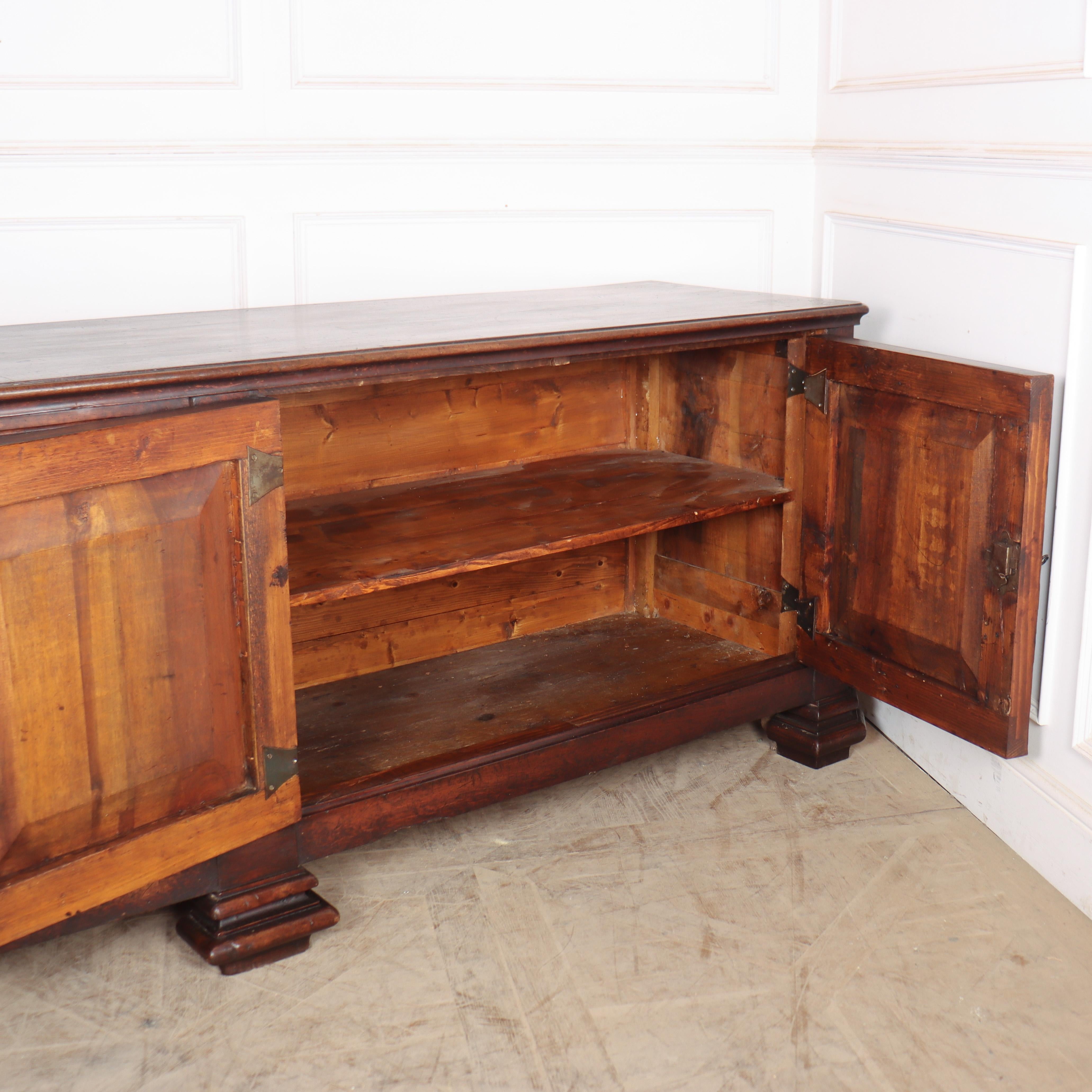 Monumental Italian Credenza en venta 3