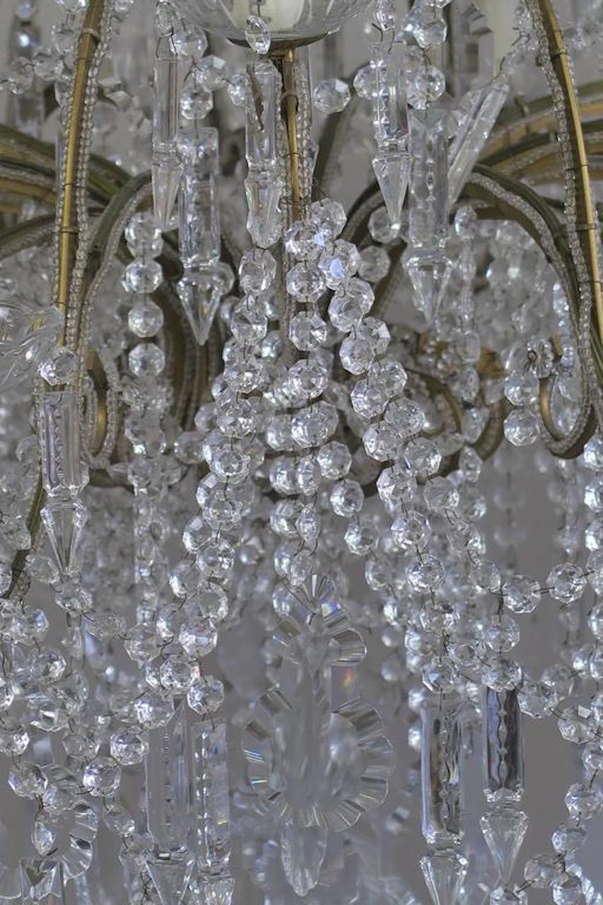 Monumentaler Kronleuchter aus italienischem Kristall mit Perlenarm im Zustand „Hervorragend“ im Angebot in Los Angeles, CA