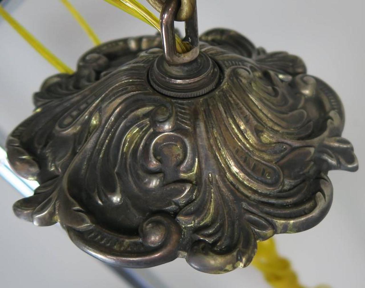 Monumentaler Kronleuchter aus italienischem Kristall mit Perlenarm (Metall) im Angebot